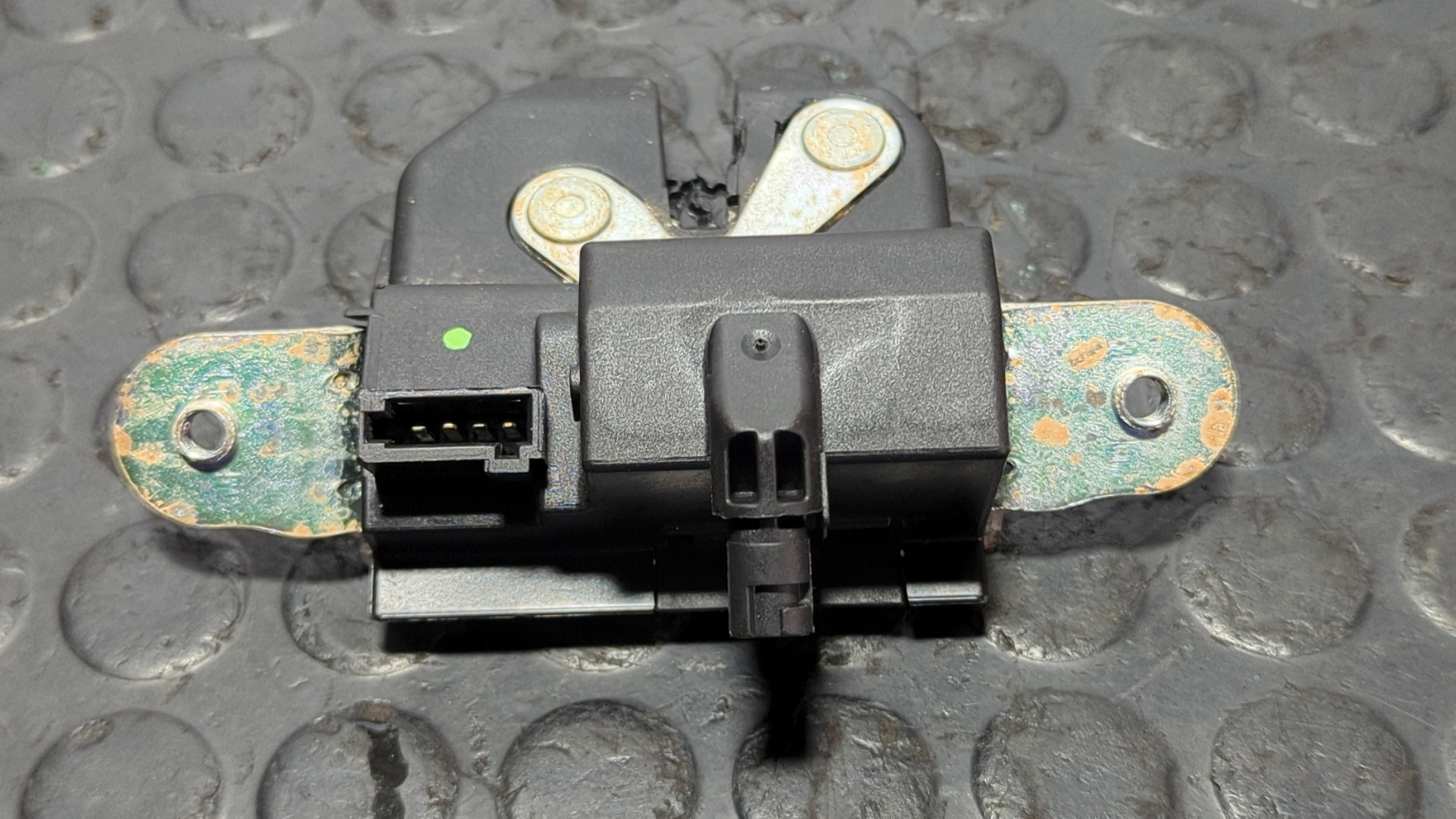 CERRADURA MALETERO / PORTON OPEL CORSA E - vista 4