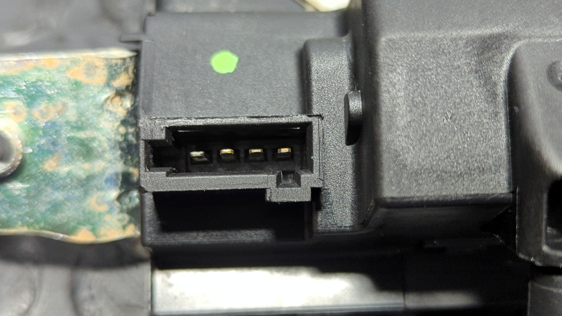 CERRADURA MALETERO / PORTON OPEL CORSA E - vista 3