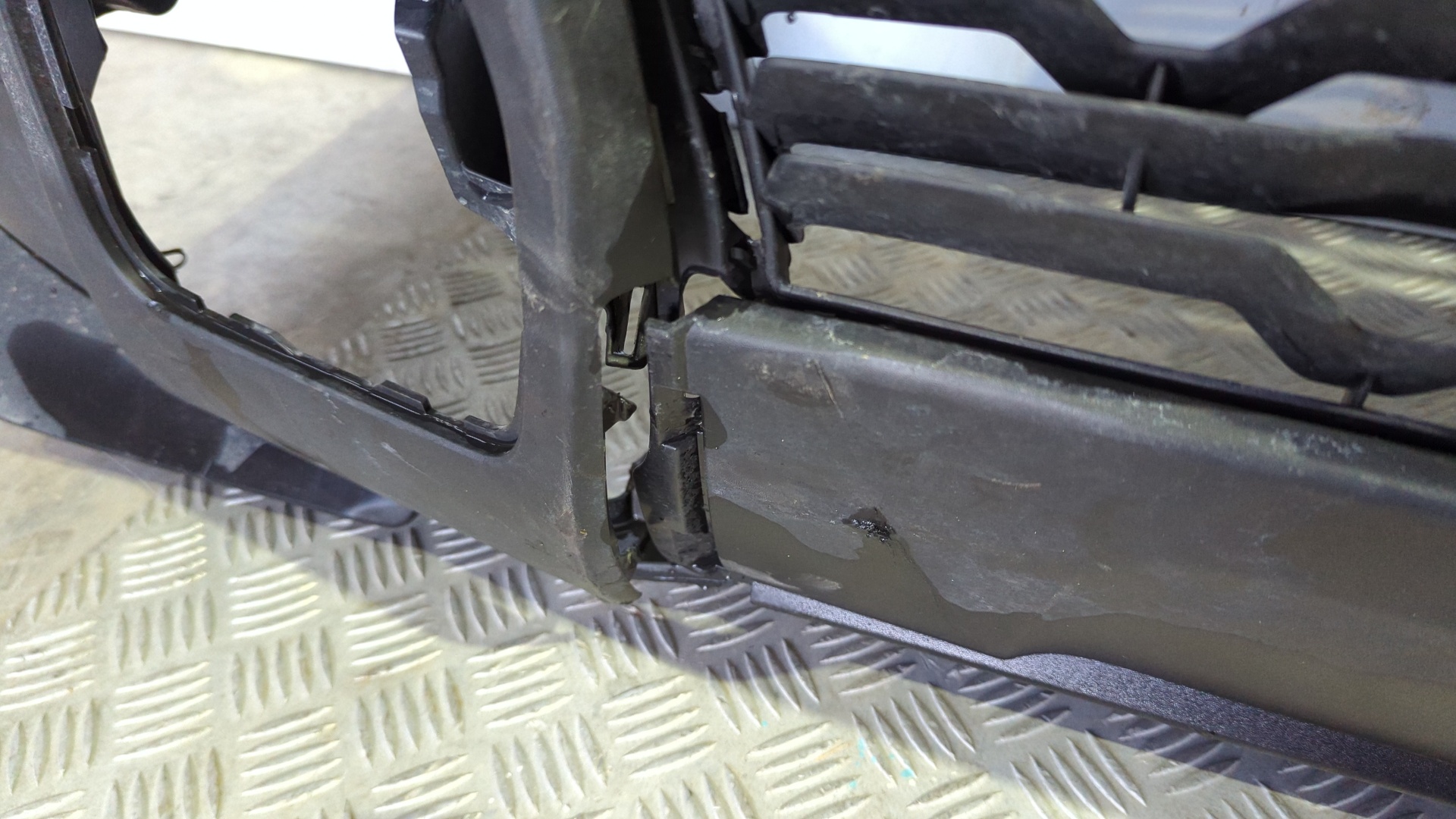 PARAGOLPES DELANTERO DACIA DUSTER II - vista 2