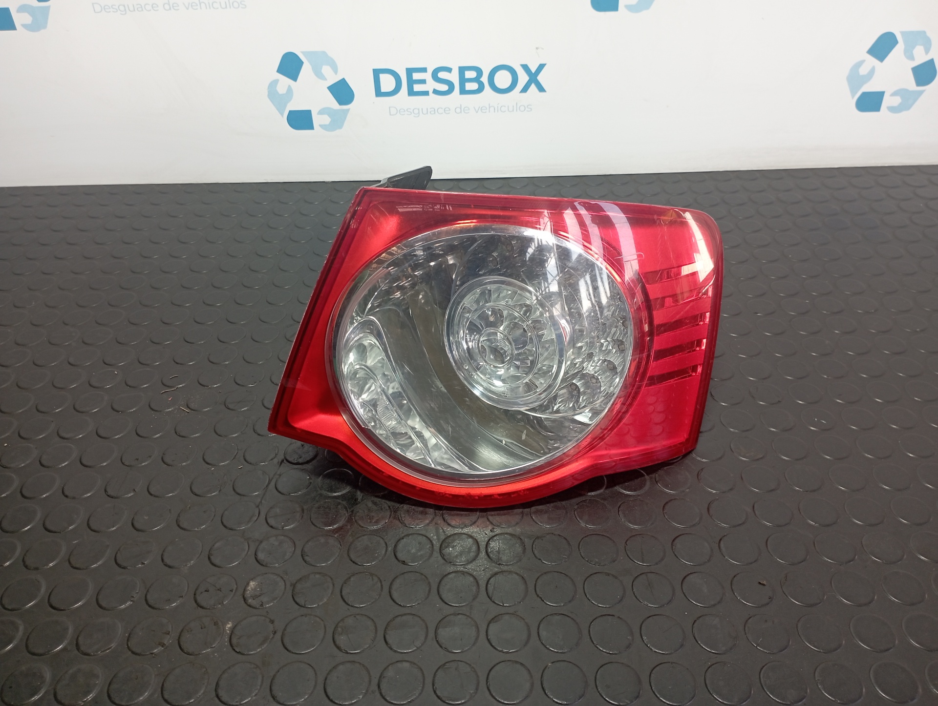 PILOTO TRASERO DERECHO VOLKSWAGEN JETTA (1K2) - recambio desguace - vista 2