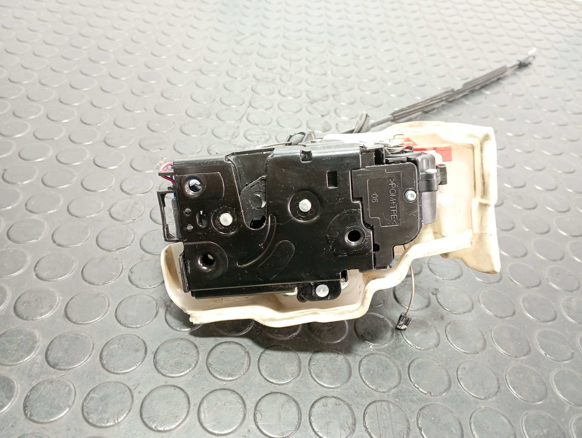 CERRADURA PUERTA DELANTERA DERECHA VOLKSWAGEN JETTA (1K2) - vista 3