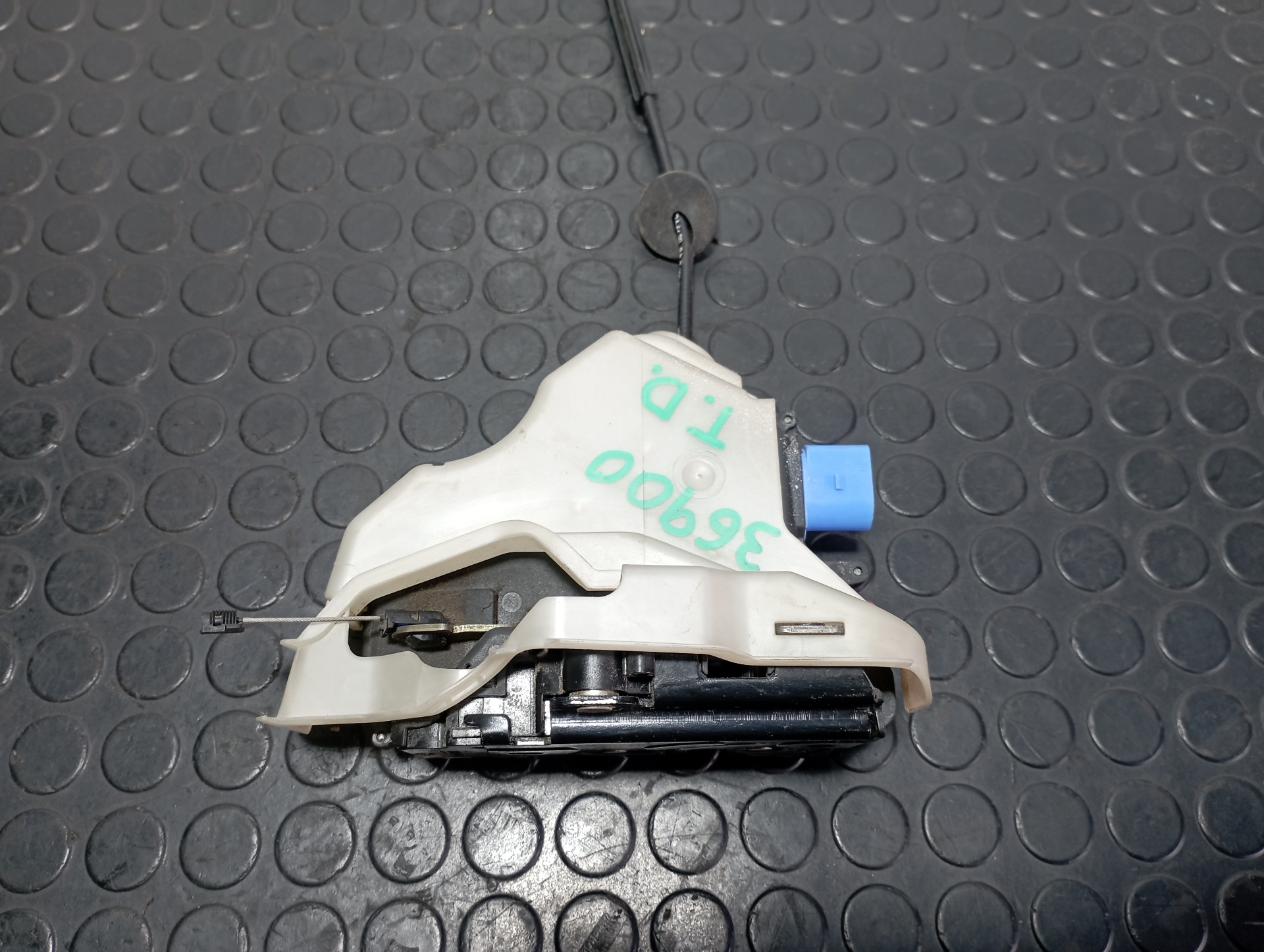 CERRADURA PUERTA TRASERA DERECHA VOLKSWAGEN JETTA (1K2)