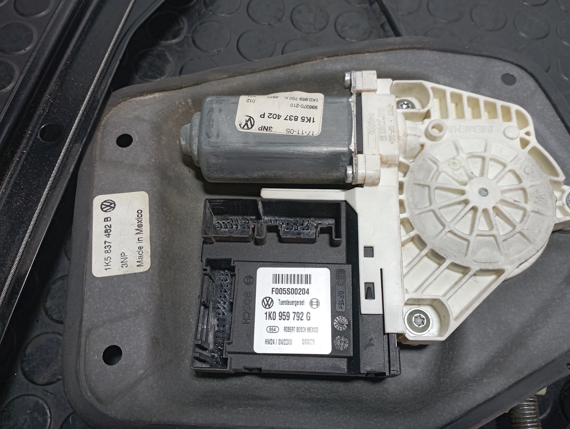 ELEVALUNAS DELANTERO DERECHO VOLKSWAGEN JETTA (1K2) - vista 2