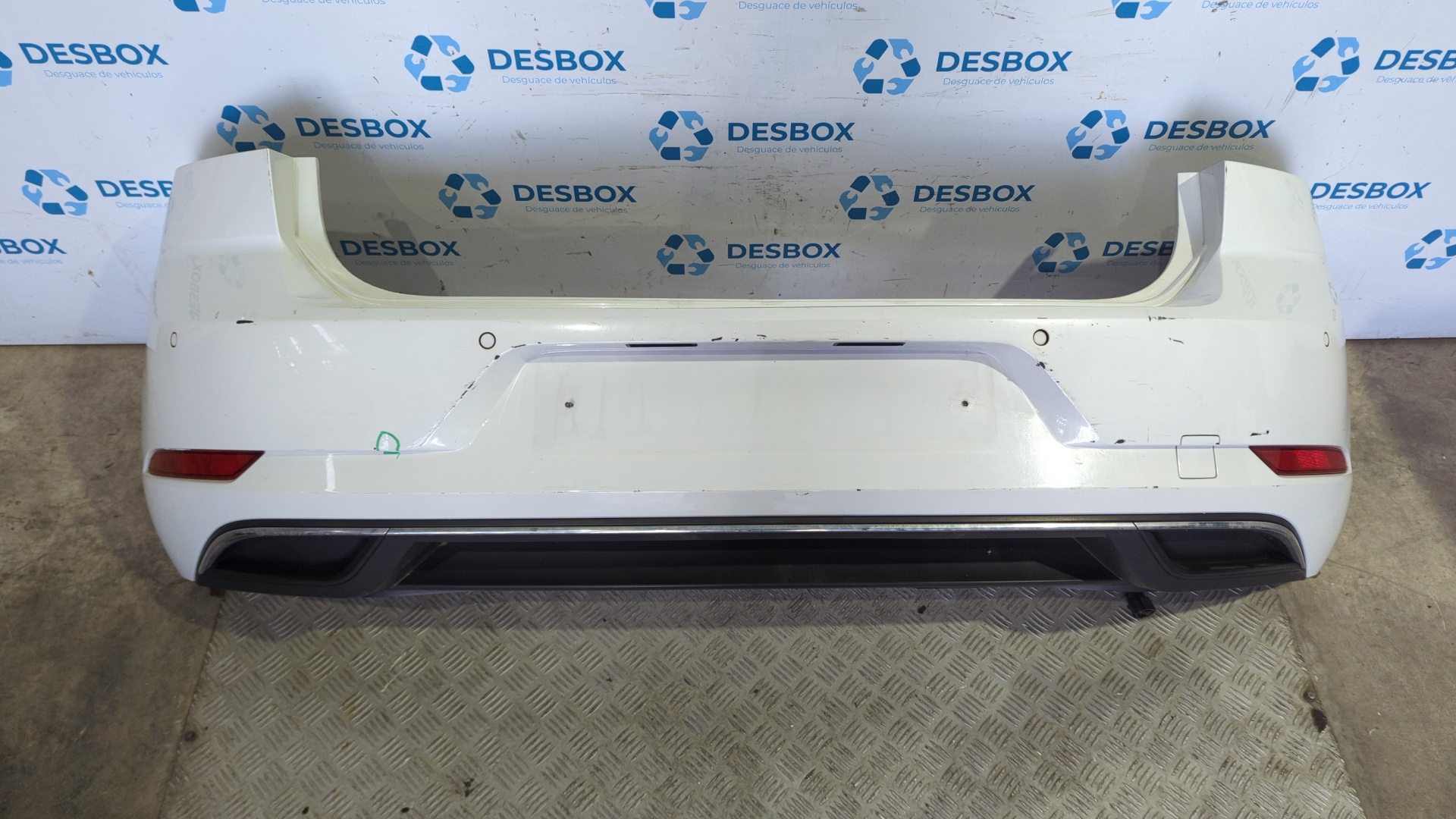 PARAGOLPES TRASERO VOLKSWAGEN GOLF VII LIM.