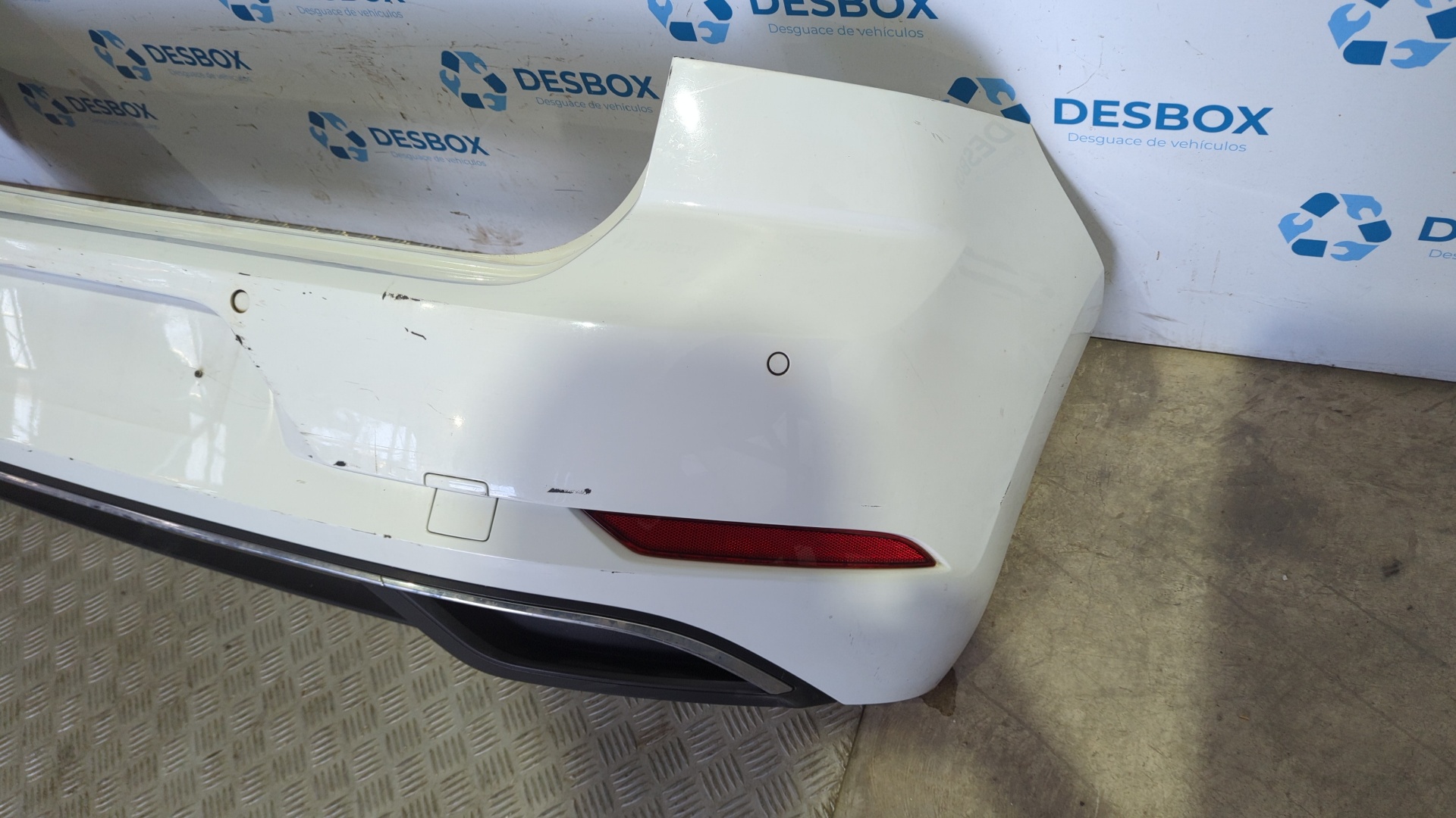 PARAGOLPES TRASERO VOLKSWAGEN GOLF VII LIM. - vista 3