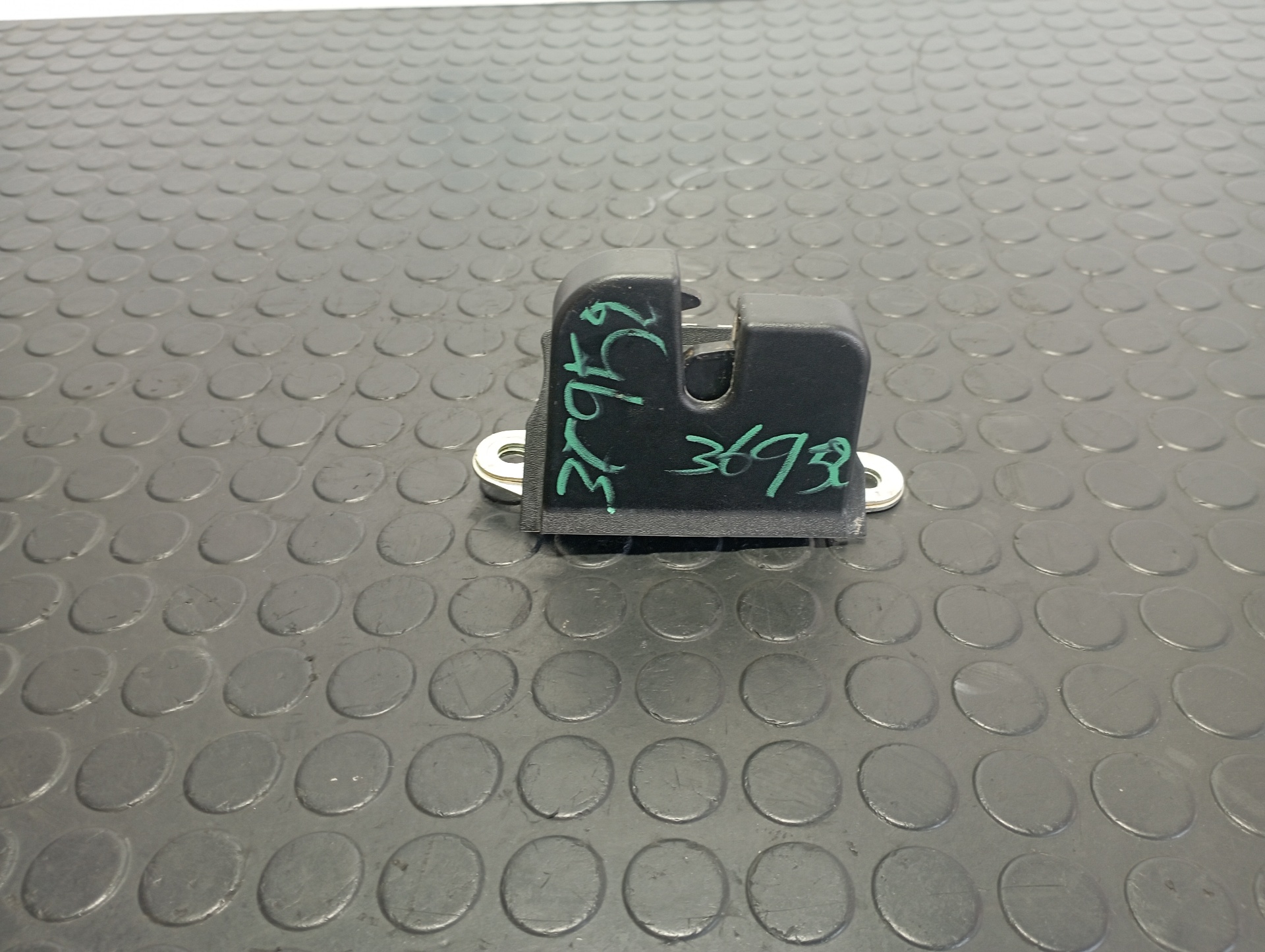 CERRADURA MALETERO / PORTON VOLKSWAGEN T-CROSS (D31) - vista 2