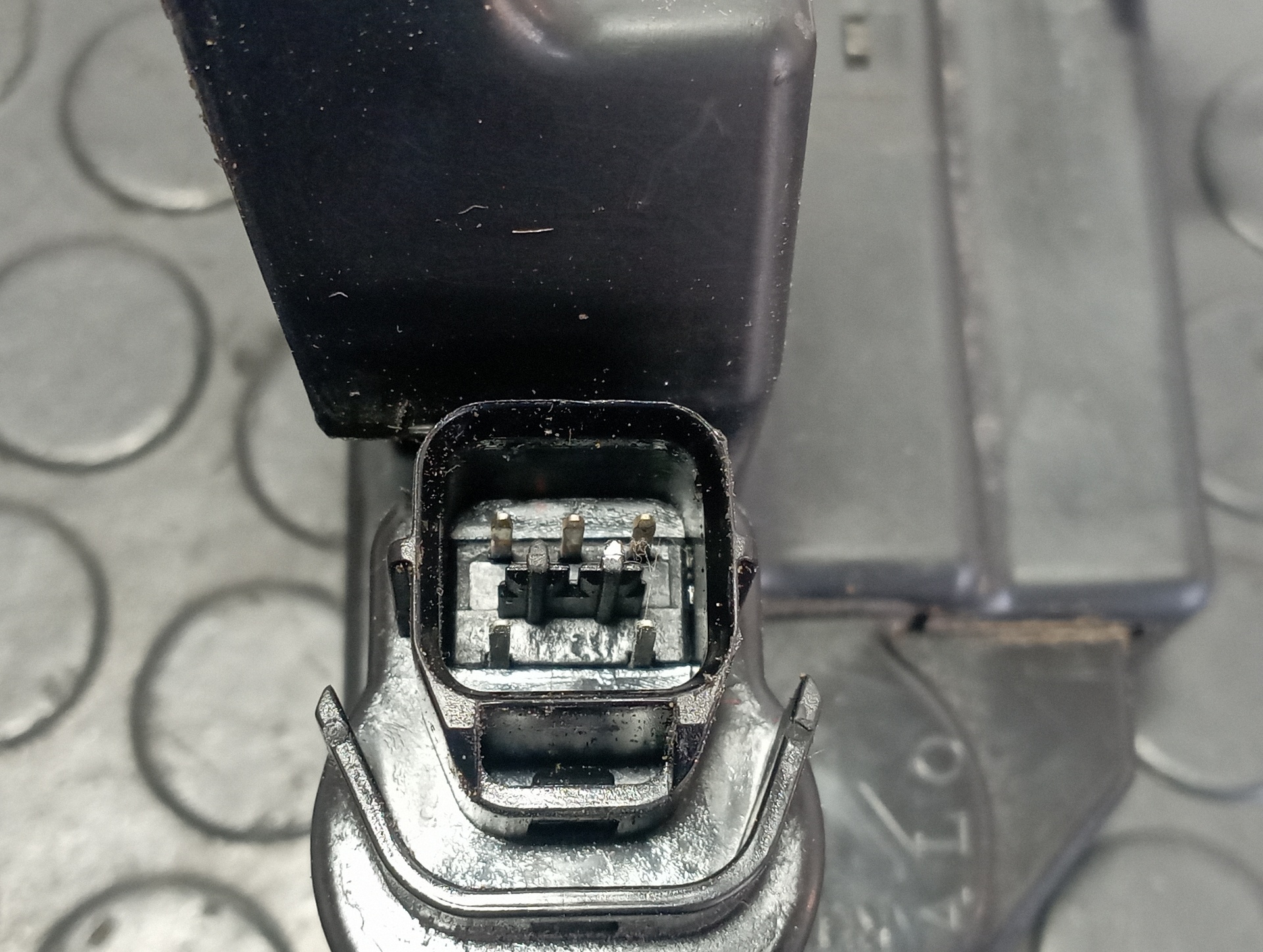 CERRADURA PUERTA TRASERA DERECHA SSANGYONG KYRON - vista 2