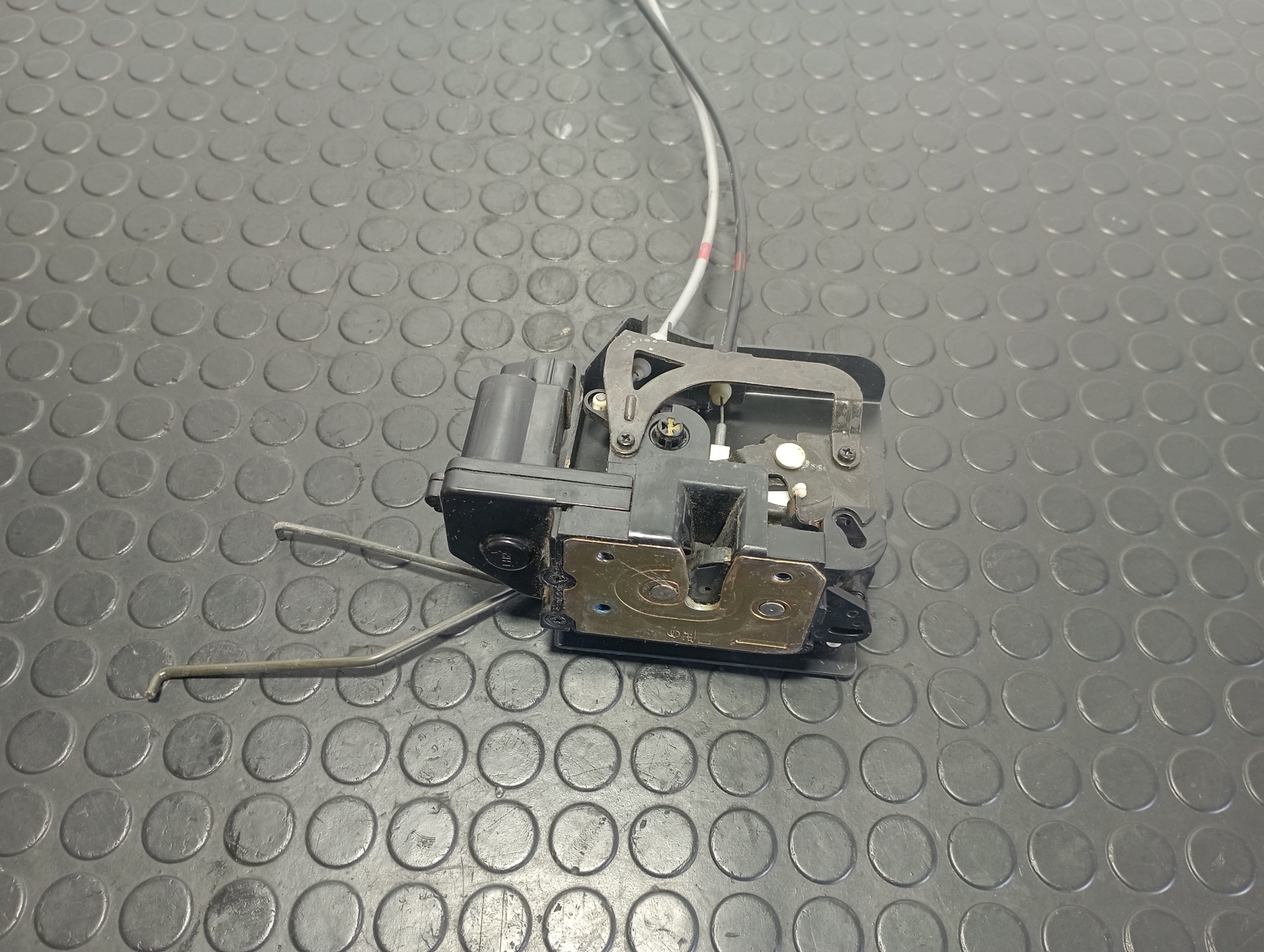 CERRADURA PUERTA DELANTERA IZQUIERDA SSANGYONG KYRON - vista 2