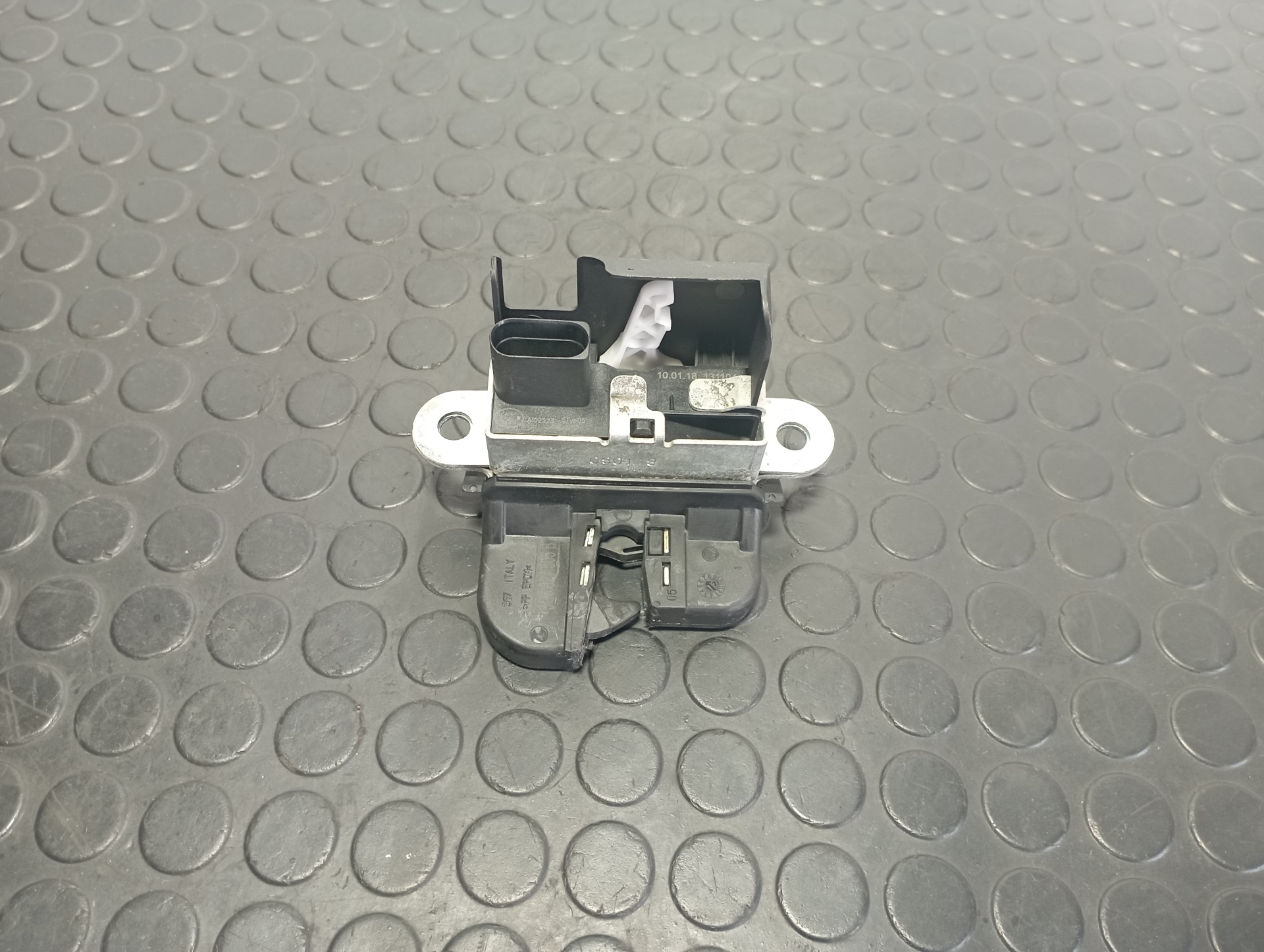 CERRADURA MALETERO / PORTON VOLKSWAGEN GOLF VII LIM.