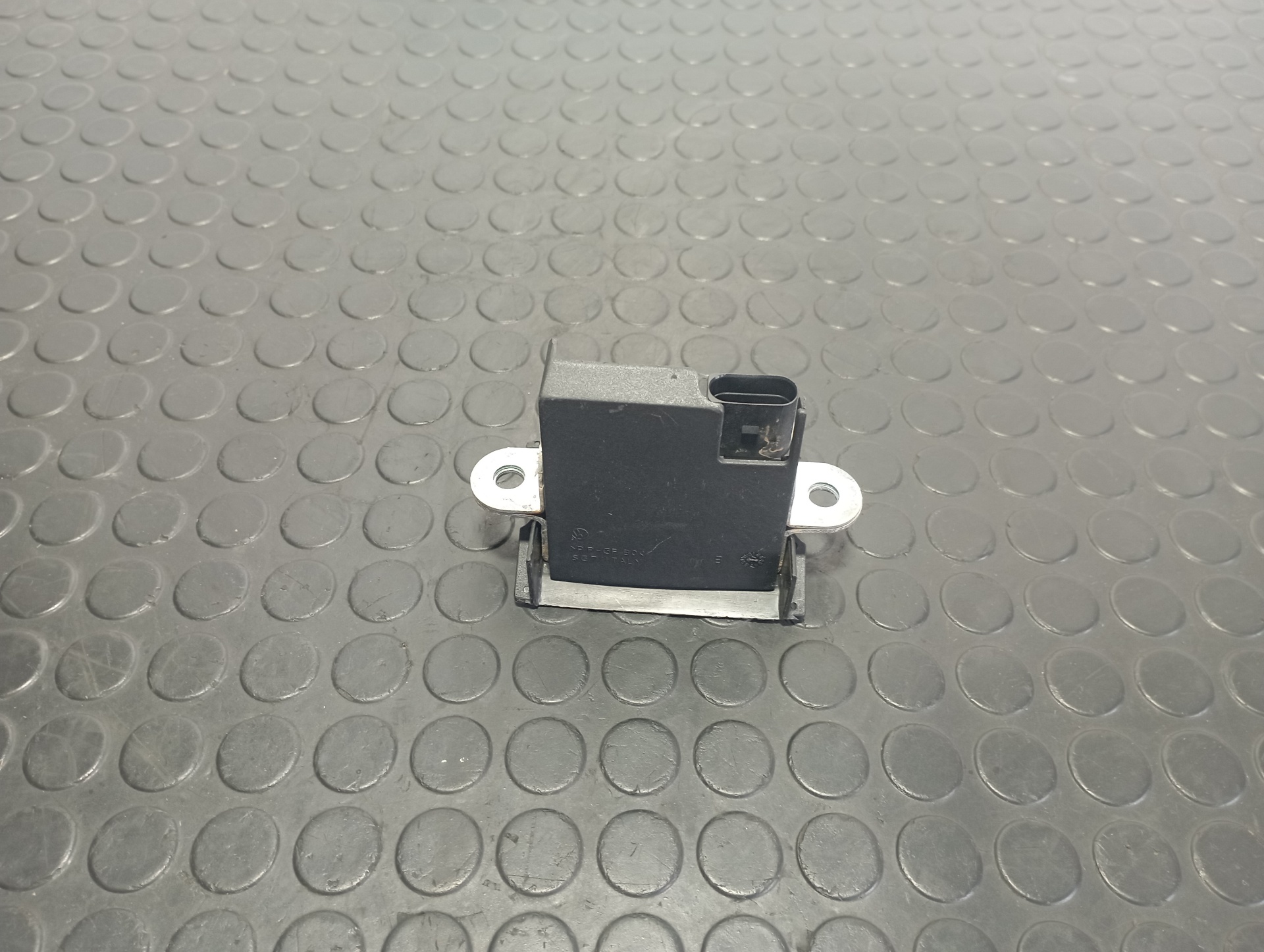 CERRADURA MALETERO / PORTON VOLKSWAGEN GOLF VII LIM. - vista 3