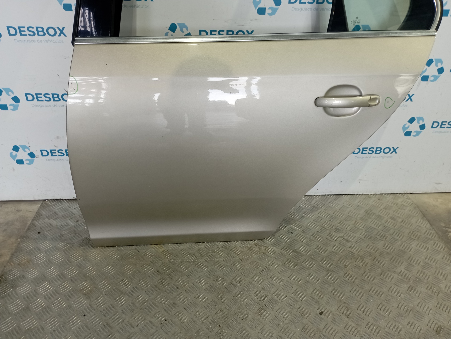 PUERTA TRASERA IZQUIERDA VOLKSWAGEN JETTA (1K2) - vista 5