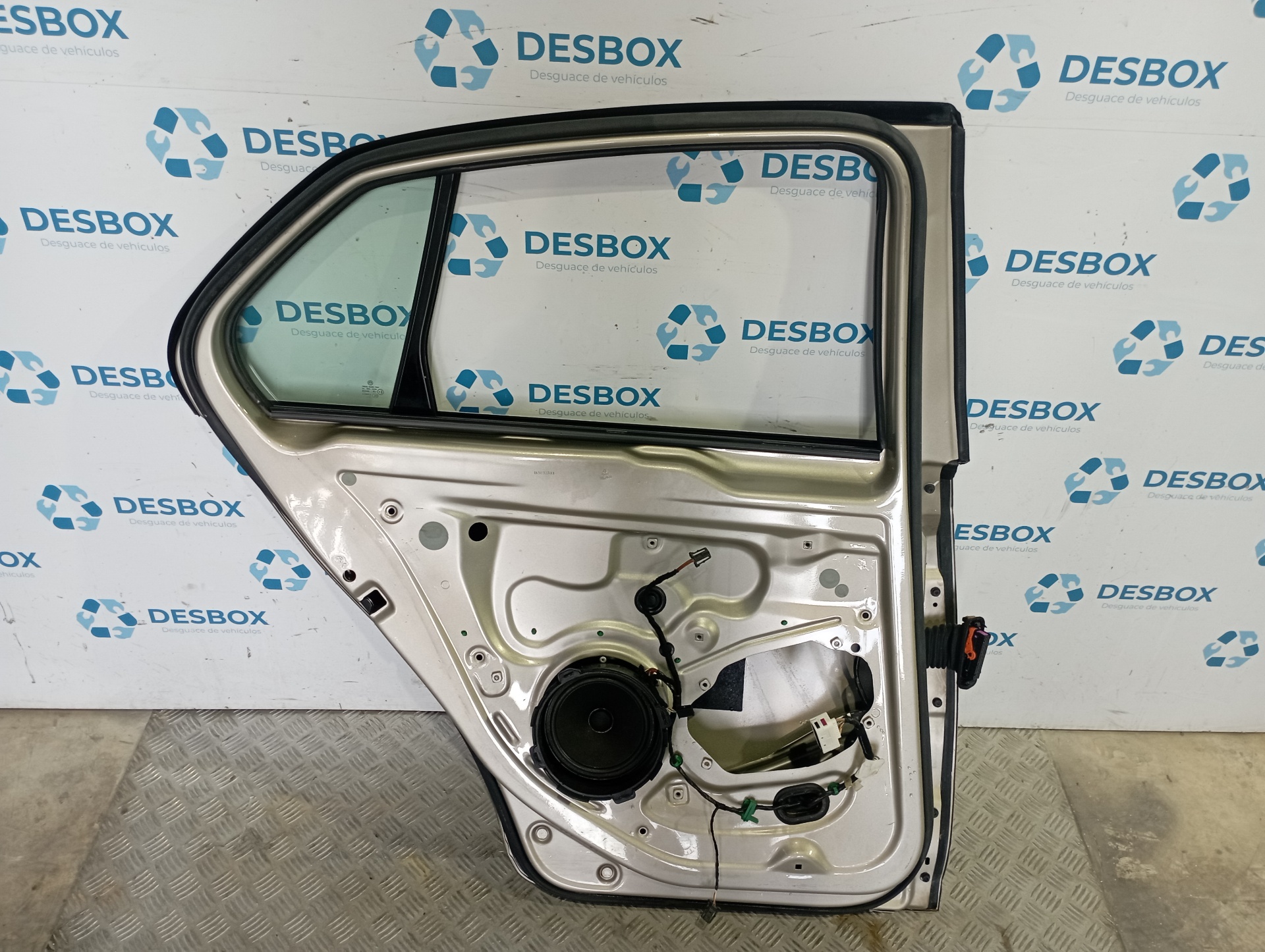 PUERTA TRASERA IZQUIERDA VOLKSWAGEN JETTA (1K2) - vista 3