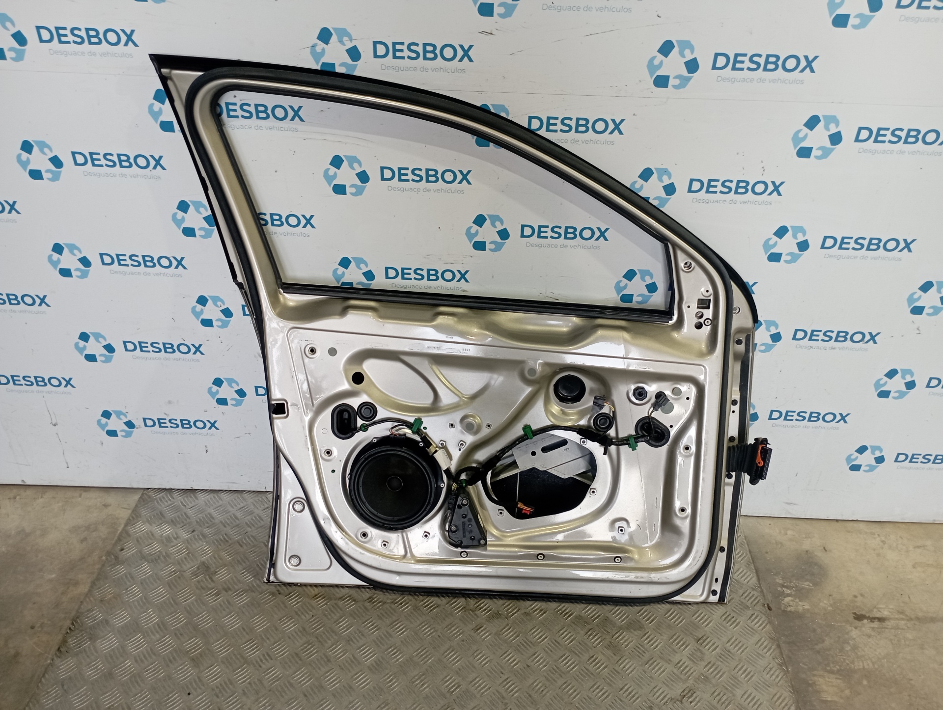 PUERTA DELANTERA IZQUIERDA VOLKSWAGEN JETTA (1K2) - vista 4