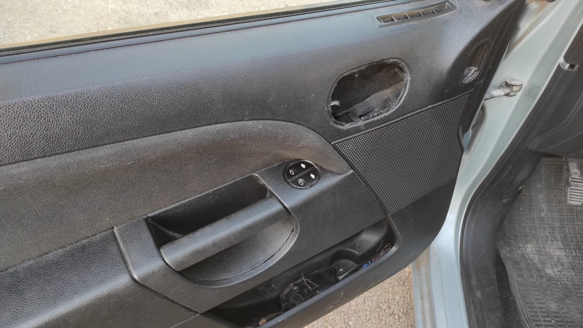 AMORTIGUADORES MALETERO / PORTON FORD FIESTA - vista 4