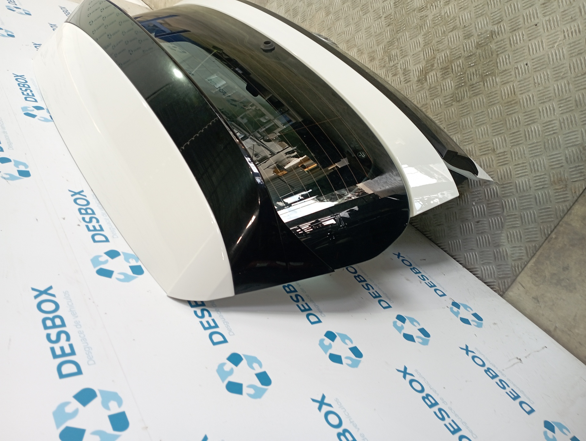 PORTON TRASERO VOLKSWAGEN T-CROSS (D31) - vista 2