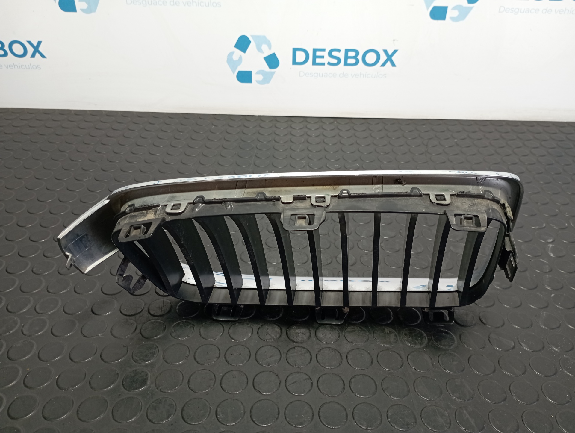 REJILLA DELANTERA BMW SERIE 3 LIM. (F30) - vista 2