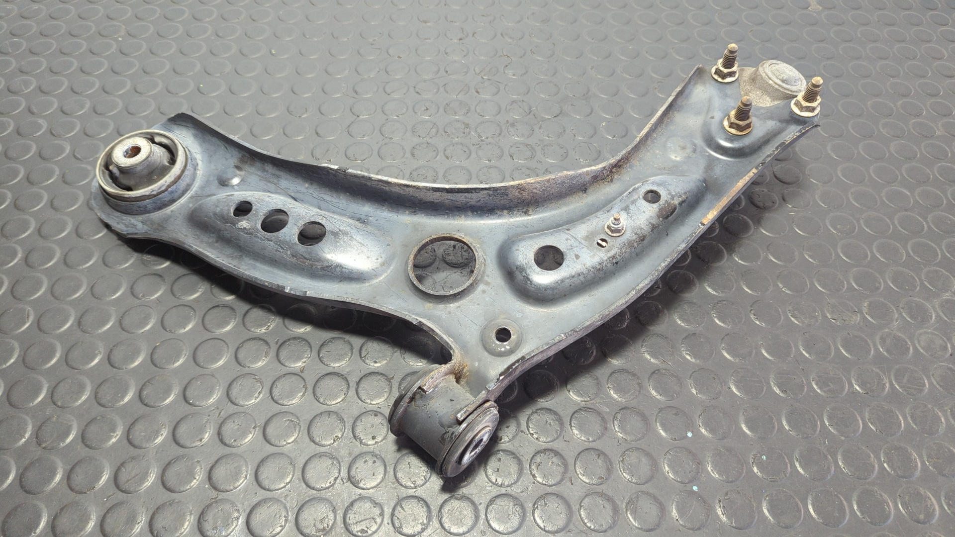 BRAZO DERECHO INFERIOR DELANTERO VOLKSWAGEN GOLF VII LIM. (5G1) - vista 2