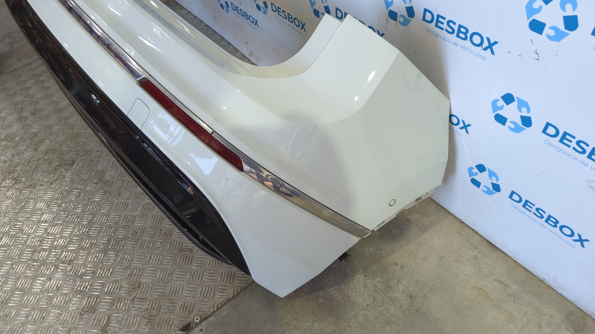 PARAGOLPES TRASERO VOLKSWAGEN TIGUAN - vista 2