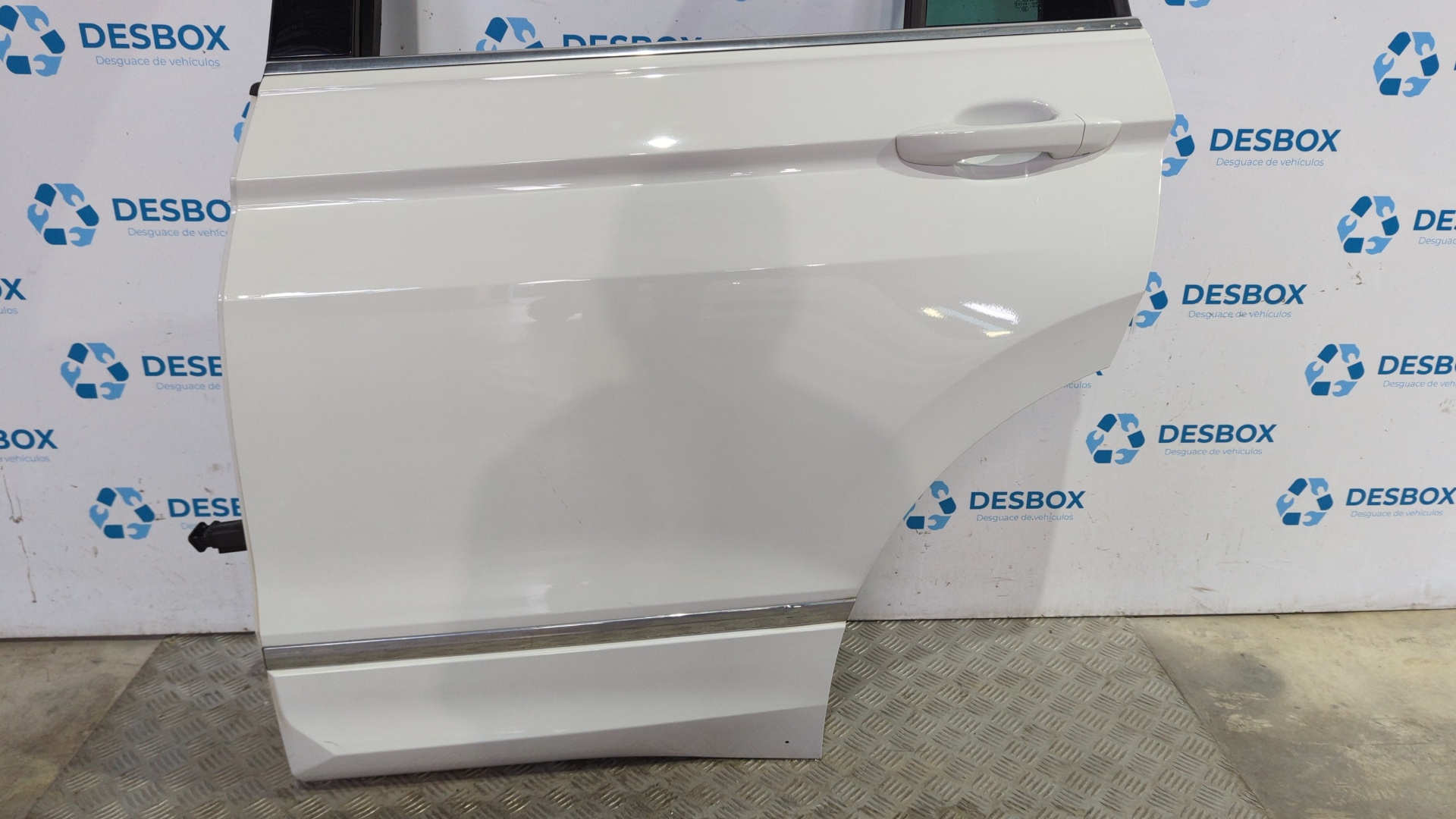 PUERTA TRASERA IZQUIERDA VOLKSWAGEN TIGUAN - vista 4