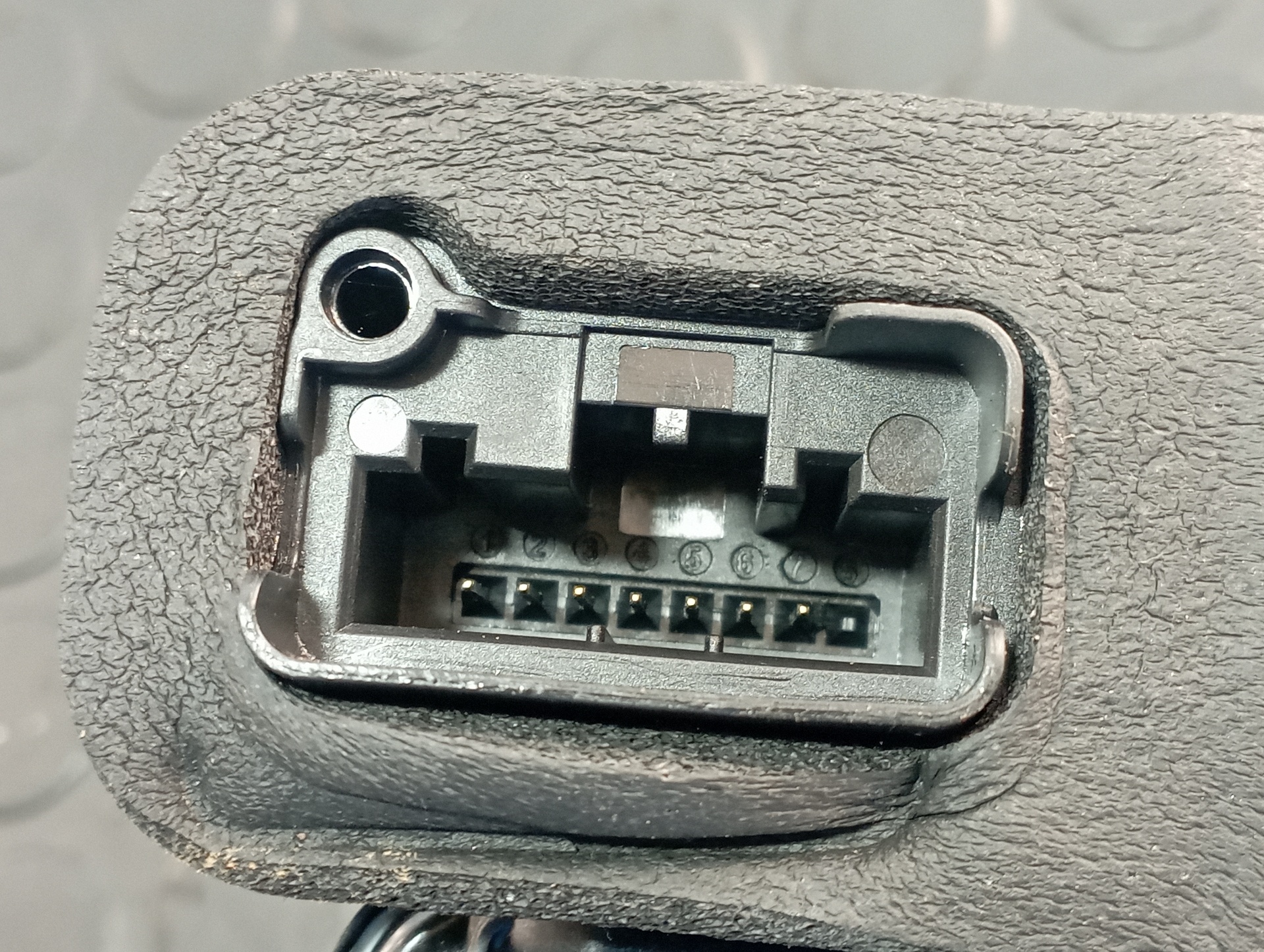 CERRADURA PUERTA TRASERA IZQUIERDA VOLKSWAGEN TIGUAN - vista 2