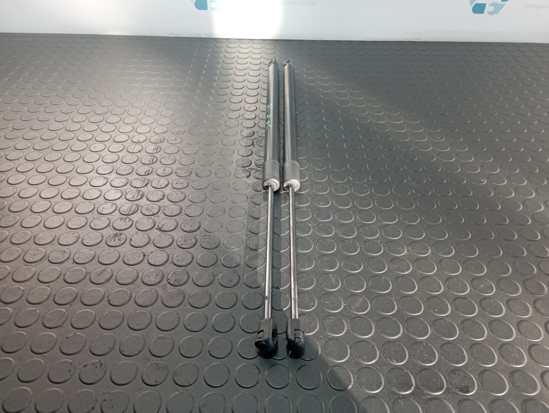 AMORTIGUADORES MALETERO / PORTON VOLKSWAGEN TIGUAN - vista 2