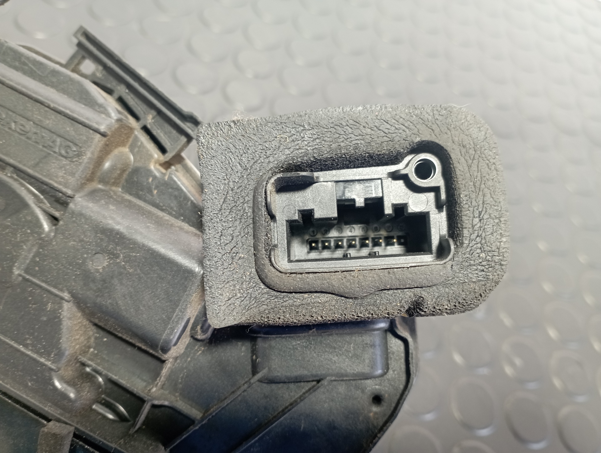 CERRADURA PUERTA DELANTERA DERECHA VOLKSWAGEN GOLF VII LIM. (5G1) - vista 4