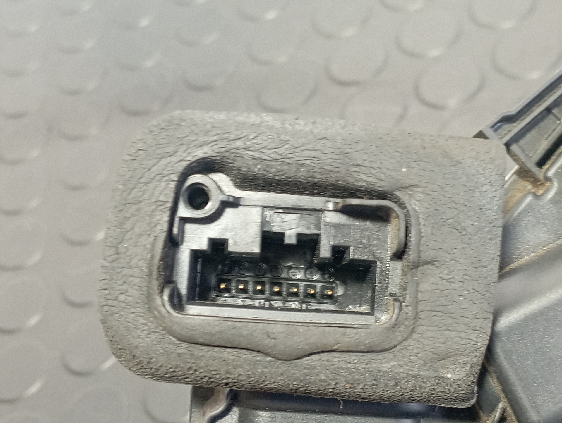 CERRADURA PUERTA DELANTERA IZQUIERDA VOLKSWAGEN GOLF VII LIM. (5G1) - vista 2