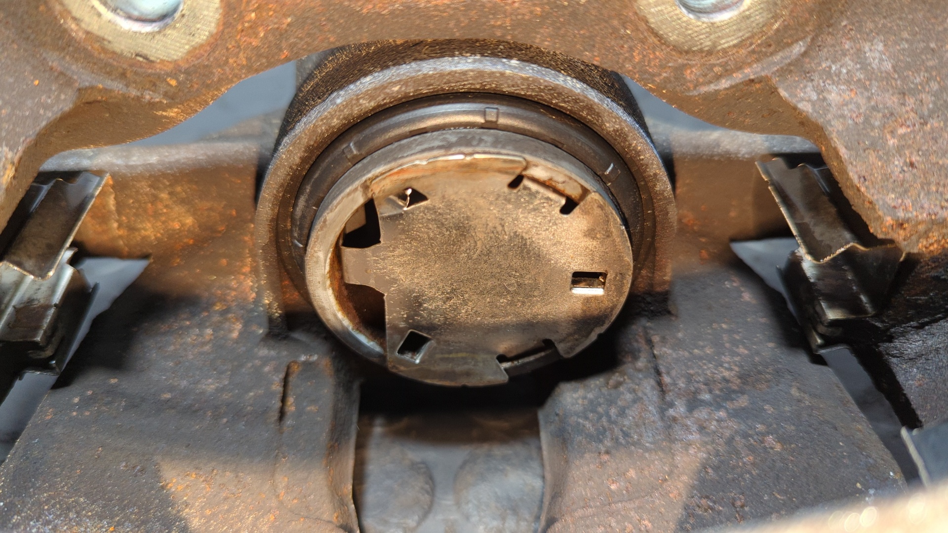 PINZA DE FRENO DELANTERA IZQUIERDA PEUGEOT 3008 - vista 2