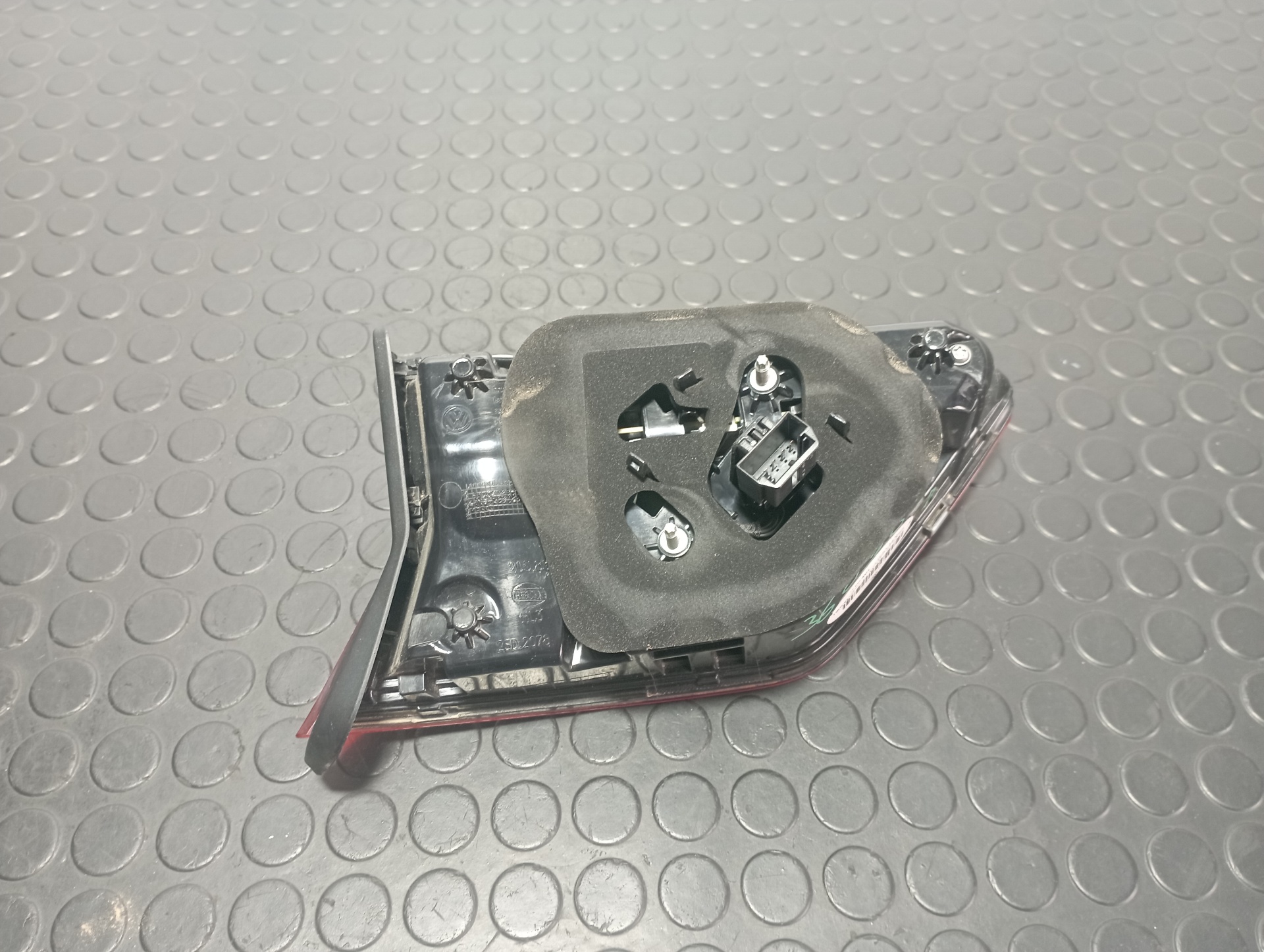 PILOTO PORTON DERECHO VOLKSWAGEN TIGUAN - vista 2