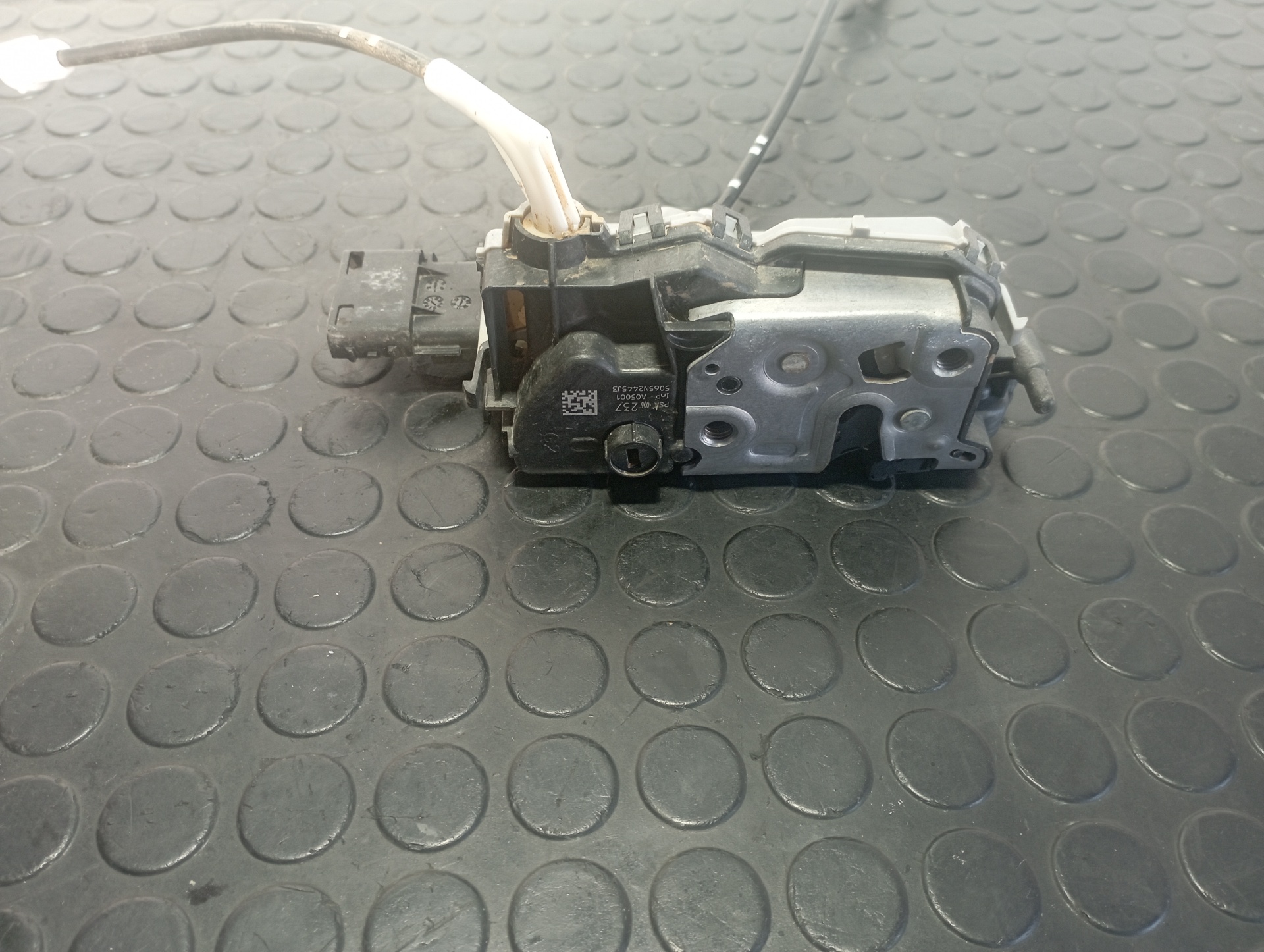 CERRADURA PUERTA TRASERA IZQUIERDA PEUGEOT 3008 - vista 2