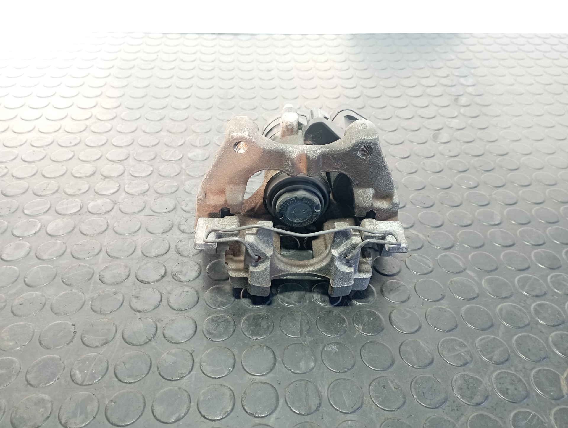 PINZA DE FRENO TRASERA DERECHA VOLKSWAGEN GOLF VII LIM. (5G1) - vista 3