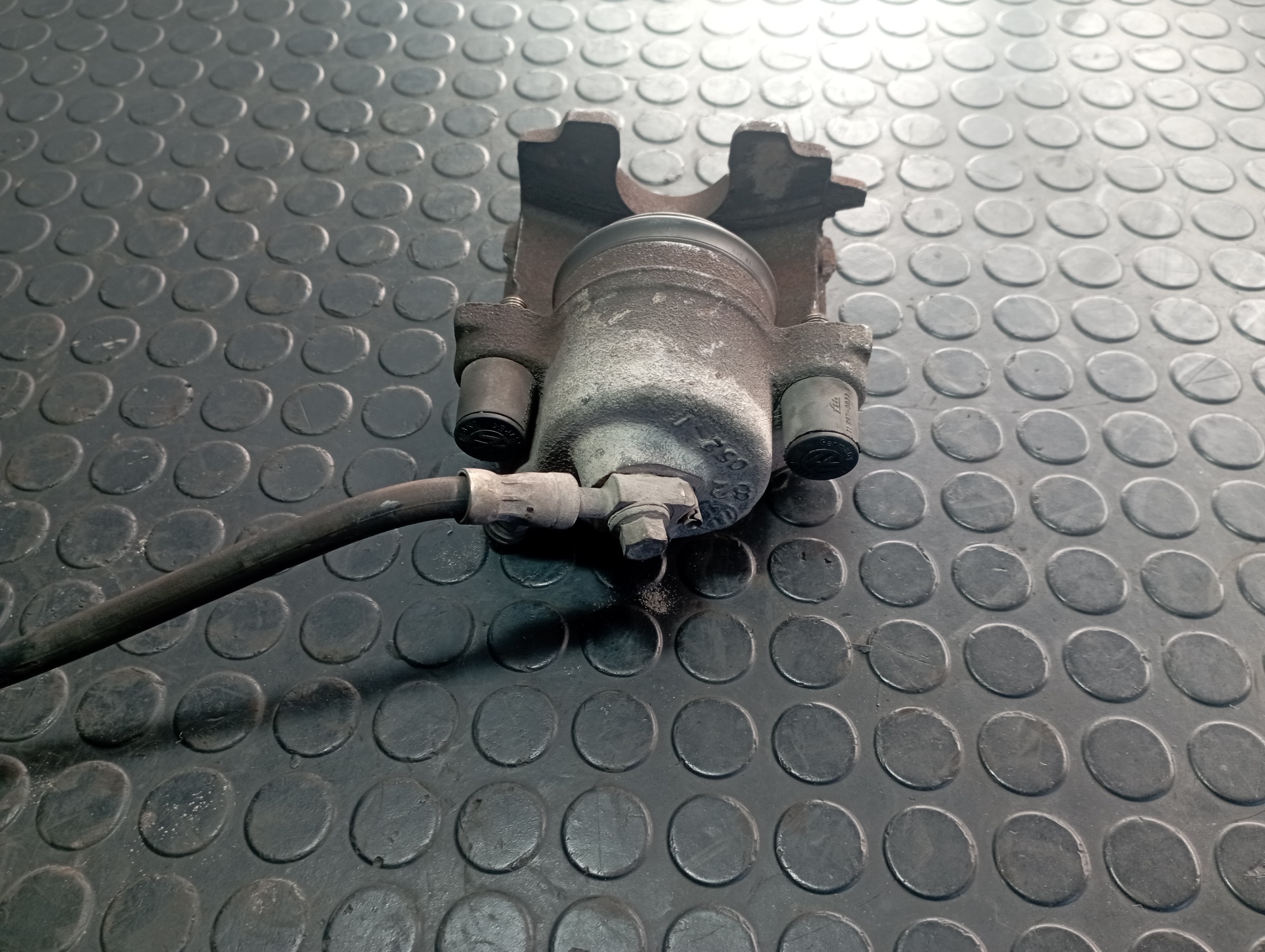 PINZA DE FRENO DELANTERA DERECHA VOLKSWAGEN BORA BERLINA (1J2) - vista 2