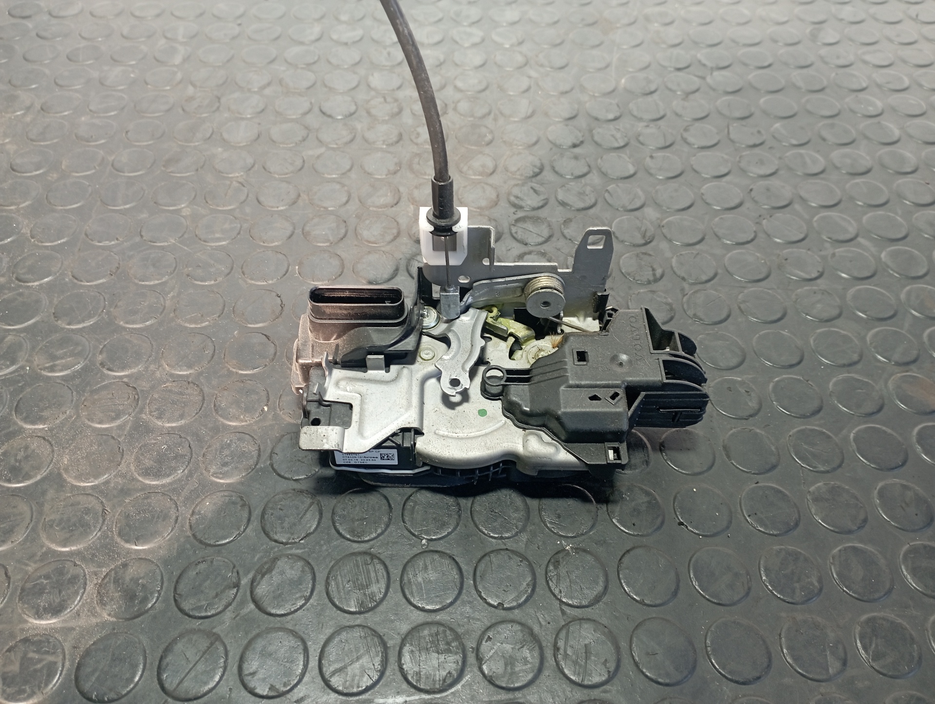 CERRADURA PUERTA TRASERA DERECHA VOLVO XC 40 - vista 3