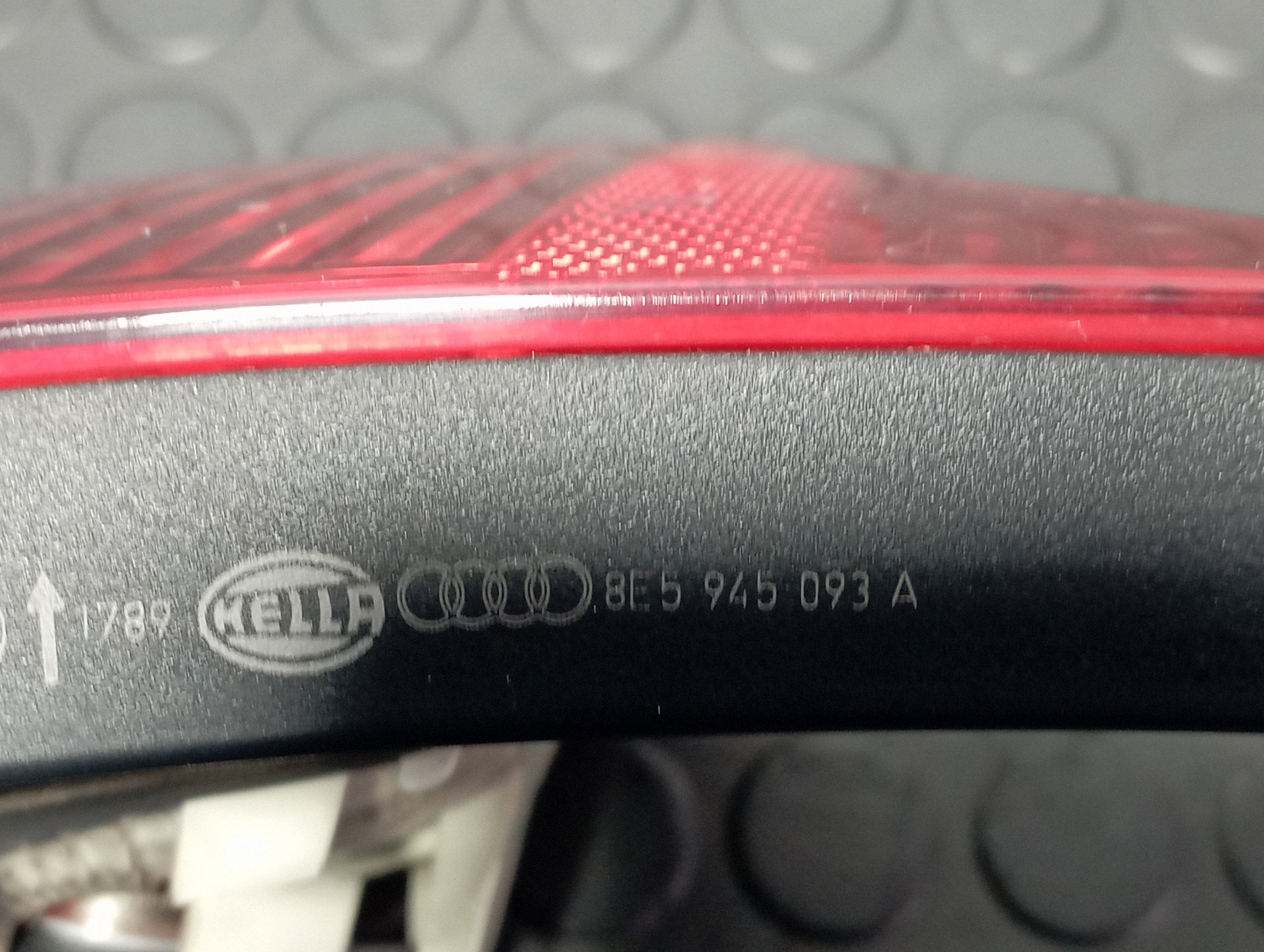 PILOTO PORTON IZQUIERDO AUDI A4 BERLINA (8E) - vista 2