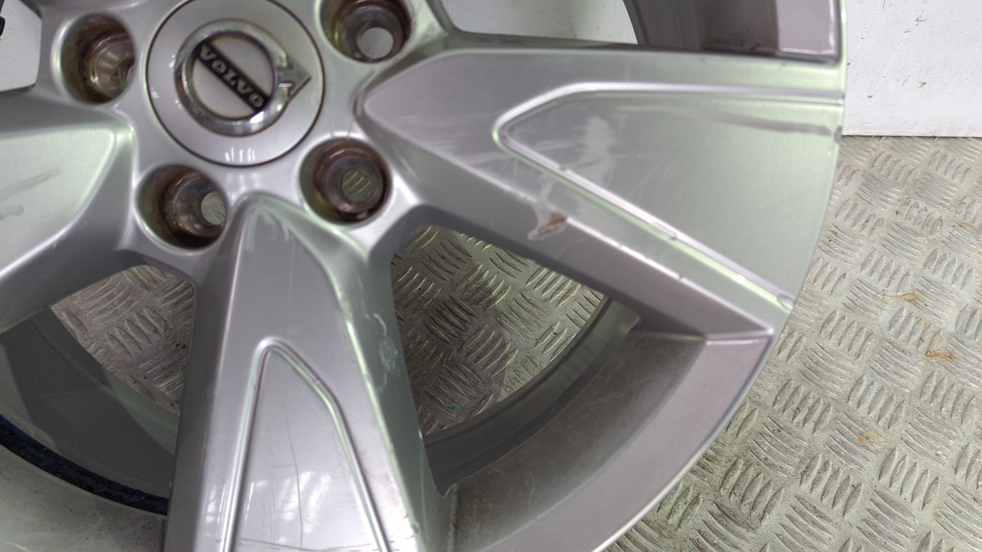 JUEGO LLANTAS VOLVO XC 40 - vista 3