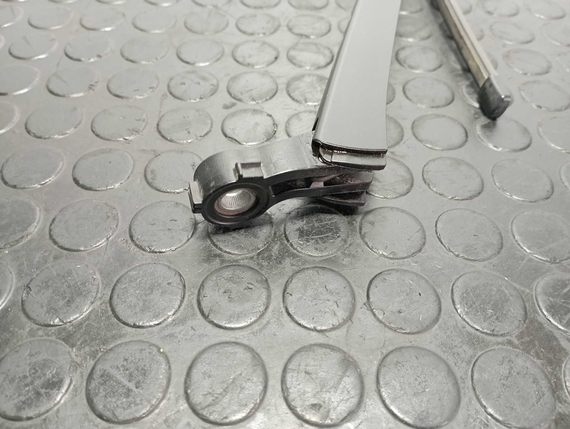 BRAZO LIMPIA TRASERO VOLKSWAGEN TIGUAN - vista 2