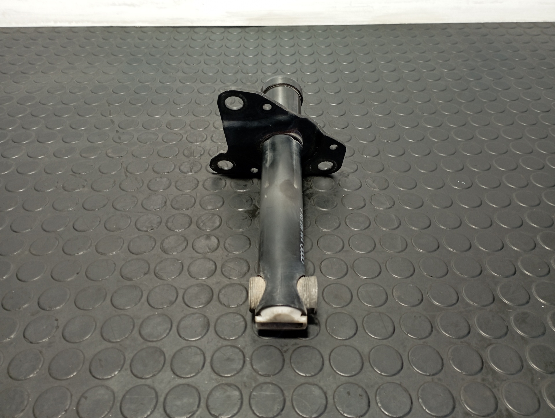 PUNTERA DELANTERA DERECHA DE PARAGOLPES AUDI A4 BERLINA (B5) - vista 2