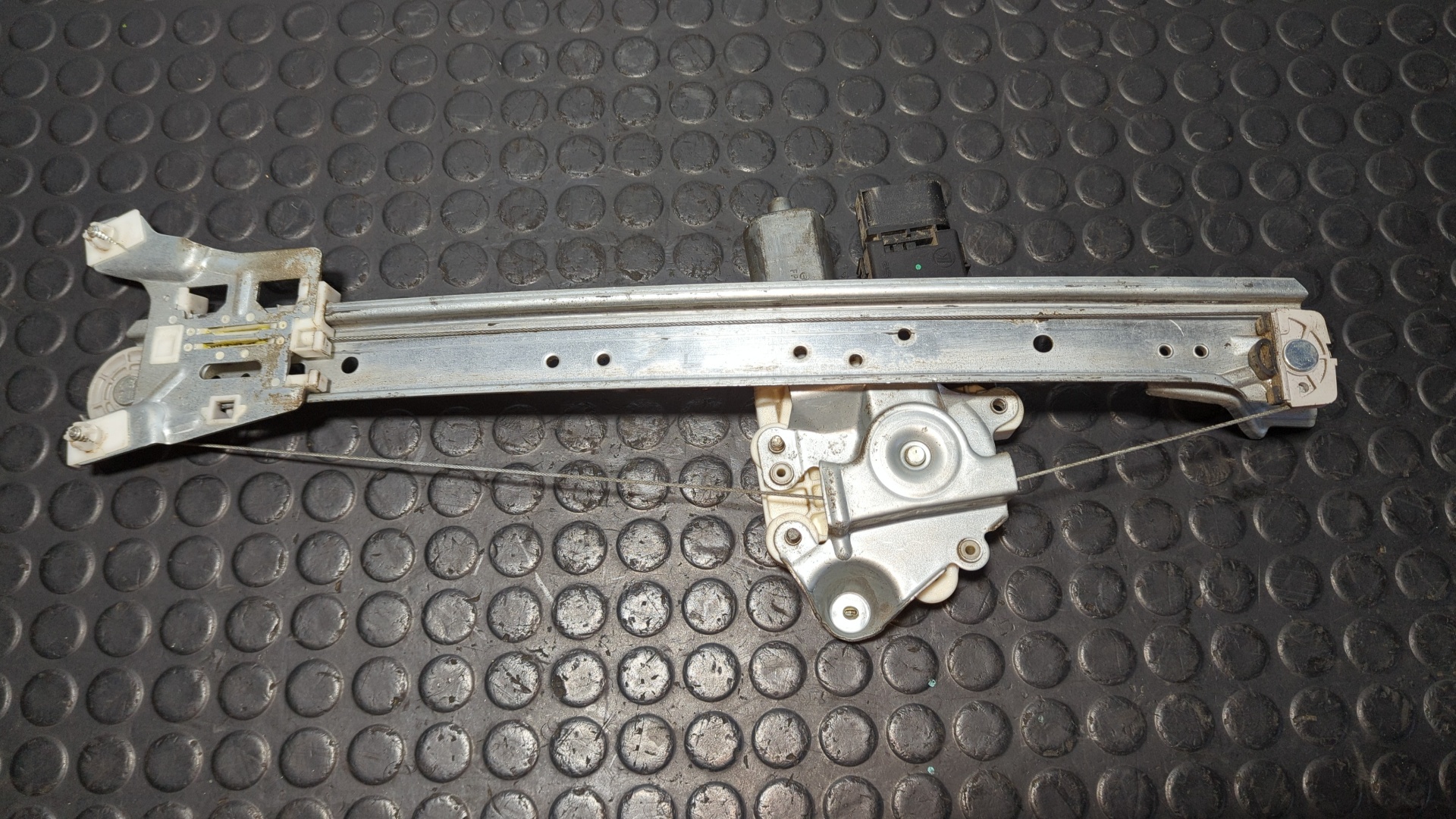 ELEVALUNAS TRASERO IZQUIERDO MERCEDES-BENZ CLASE A (W168) - vista 2