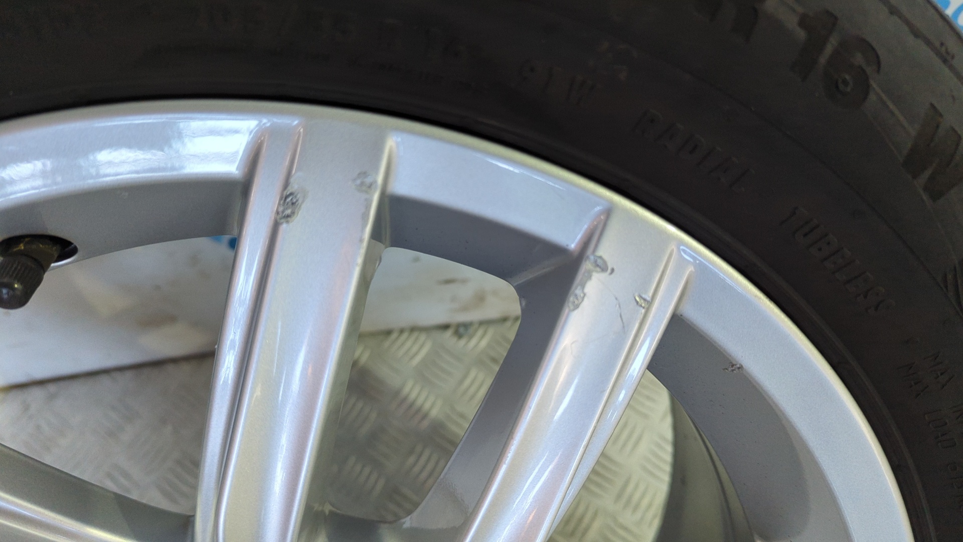 JUEGO LLANTAS VOLKSWAGEN GOLF VII LIM. - vista 6