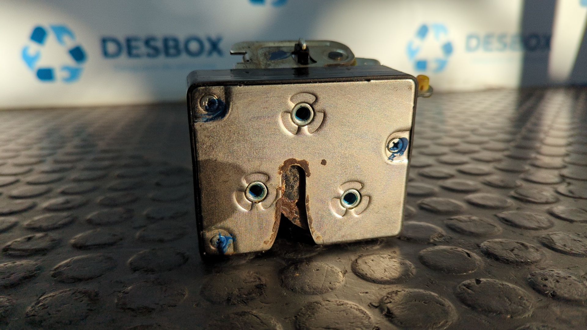 CERRADURA MALETERO / PORTON KIA CARNIVAL II - vista 2