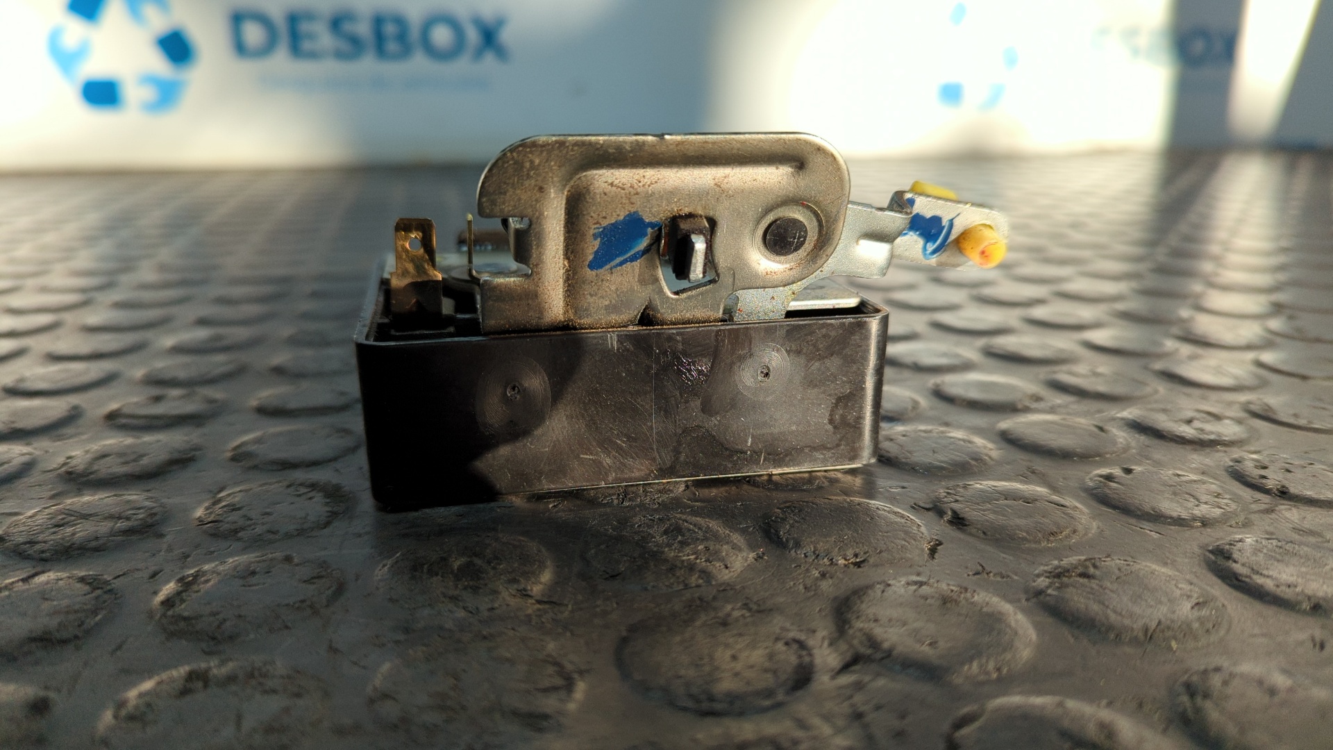 CERRADURA MALETERO / PORTON KIA CARNIVAL II - vista 3