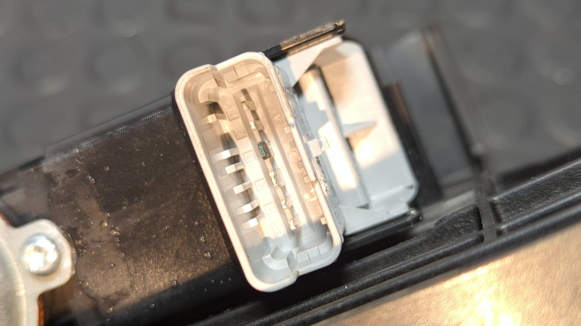 ELEVALUNAS TRASERO IZQUIERDO PEUGEOT 2008 (--.2013->) - vista 3