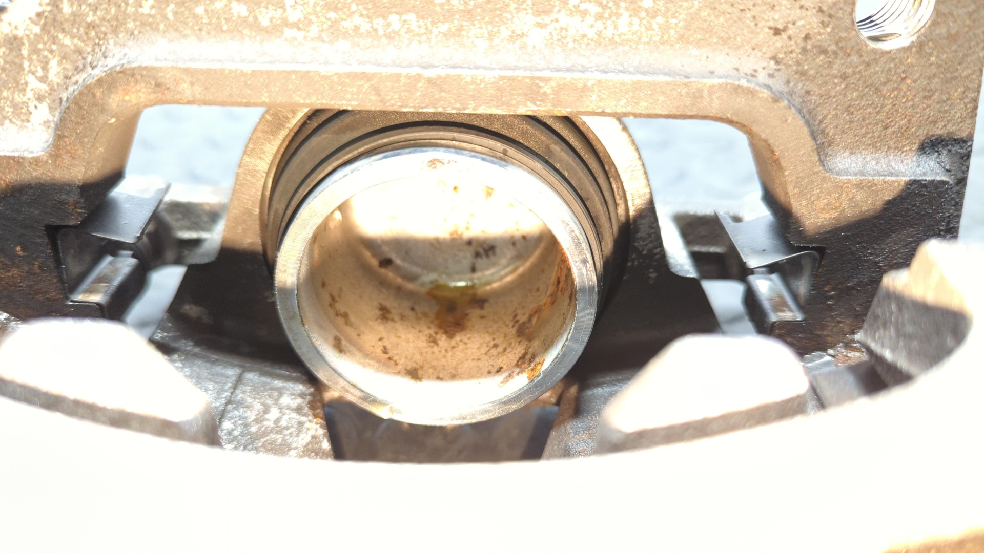 PINZA DE FRENO DELANTERA IZQUIERDA VOLVO XC 40 - vista 2