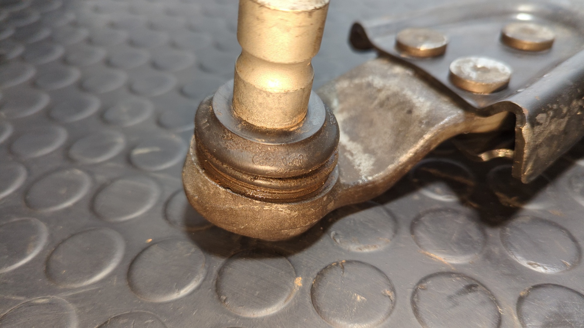 BRAZO IZQUIERDO INFERIOR DELANTERO VOLVO XC 40 - vista 3