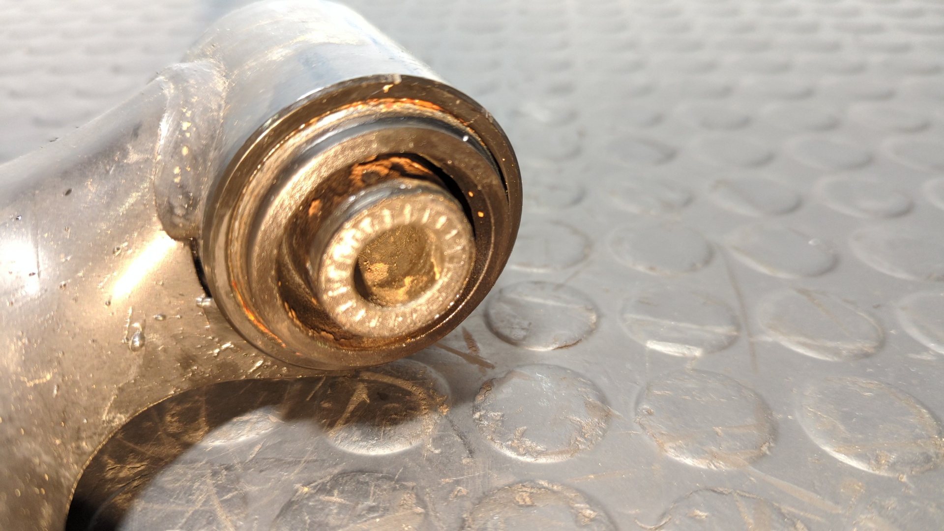 BRAZO IZQUIERDO INFERIOR DELANTERO VOLVO XC 40 - vista 2