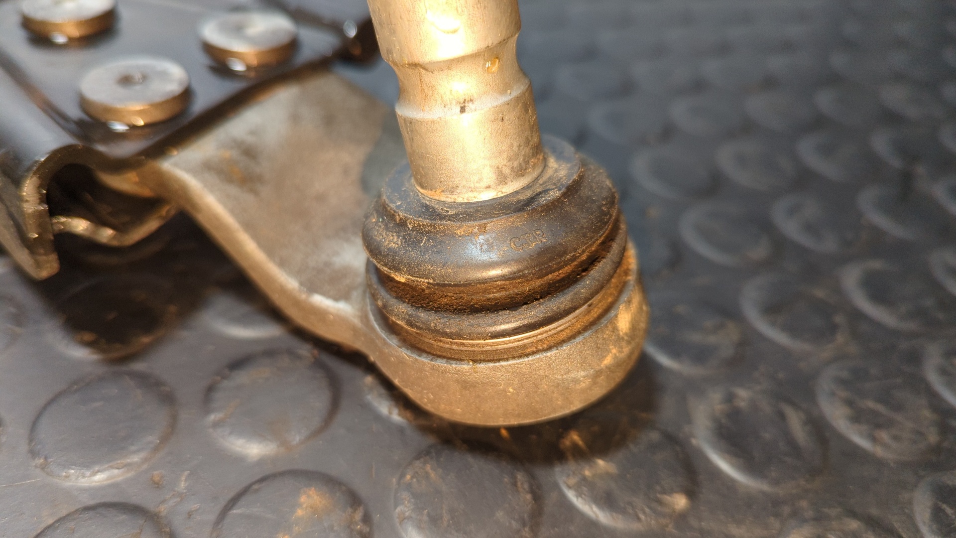 BRAZO DERECHO INFERIOR DELANTERO VOLVO XC 40 - vista 3