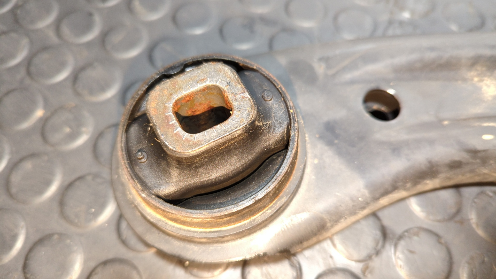 BRAZO DERECHO INFERIOR DELANTERO VOLVO XC 40 - vista 2