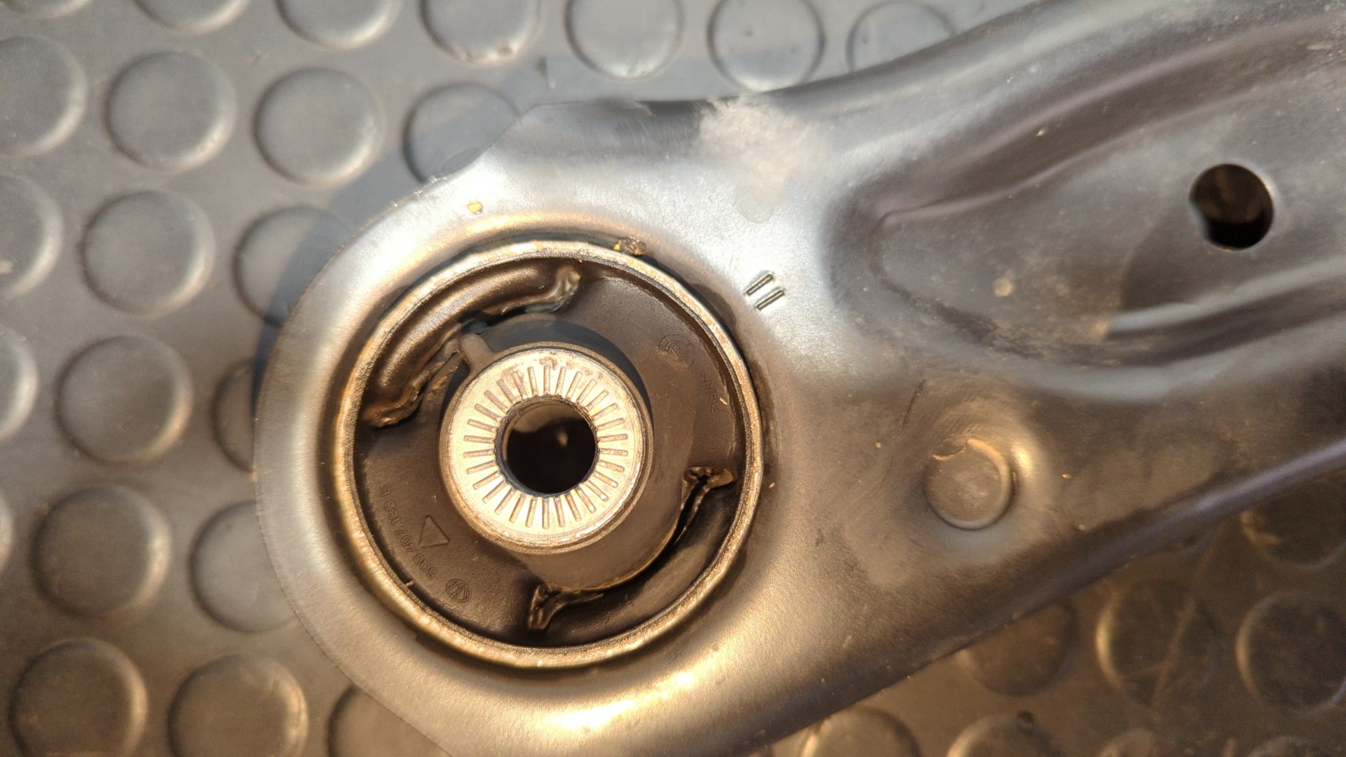 BRAZO DERECHO INFERIOR DELANTERO VOLKSWAGEN GOLF VII LIM. - vista 4