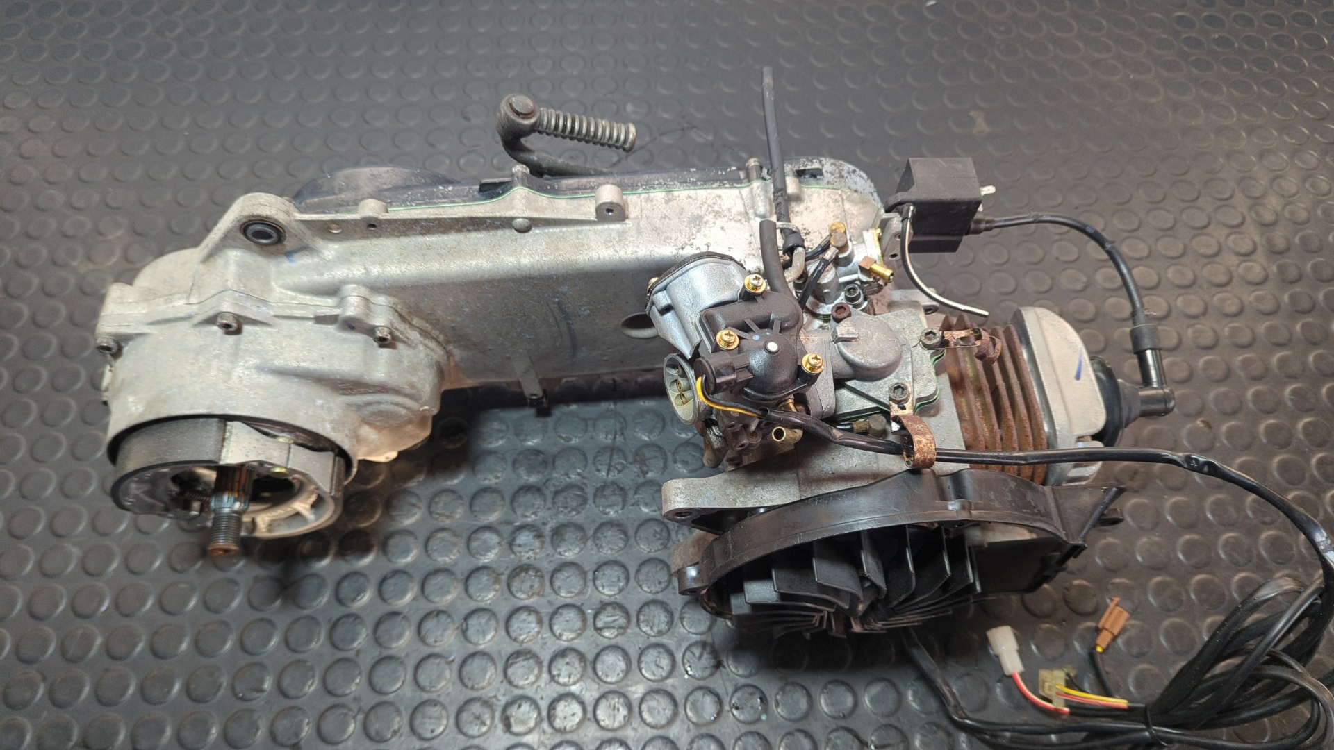 MOTOR  SUZUKI ADDRESS - vista 3