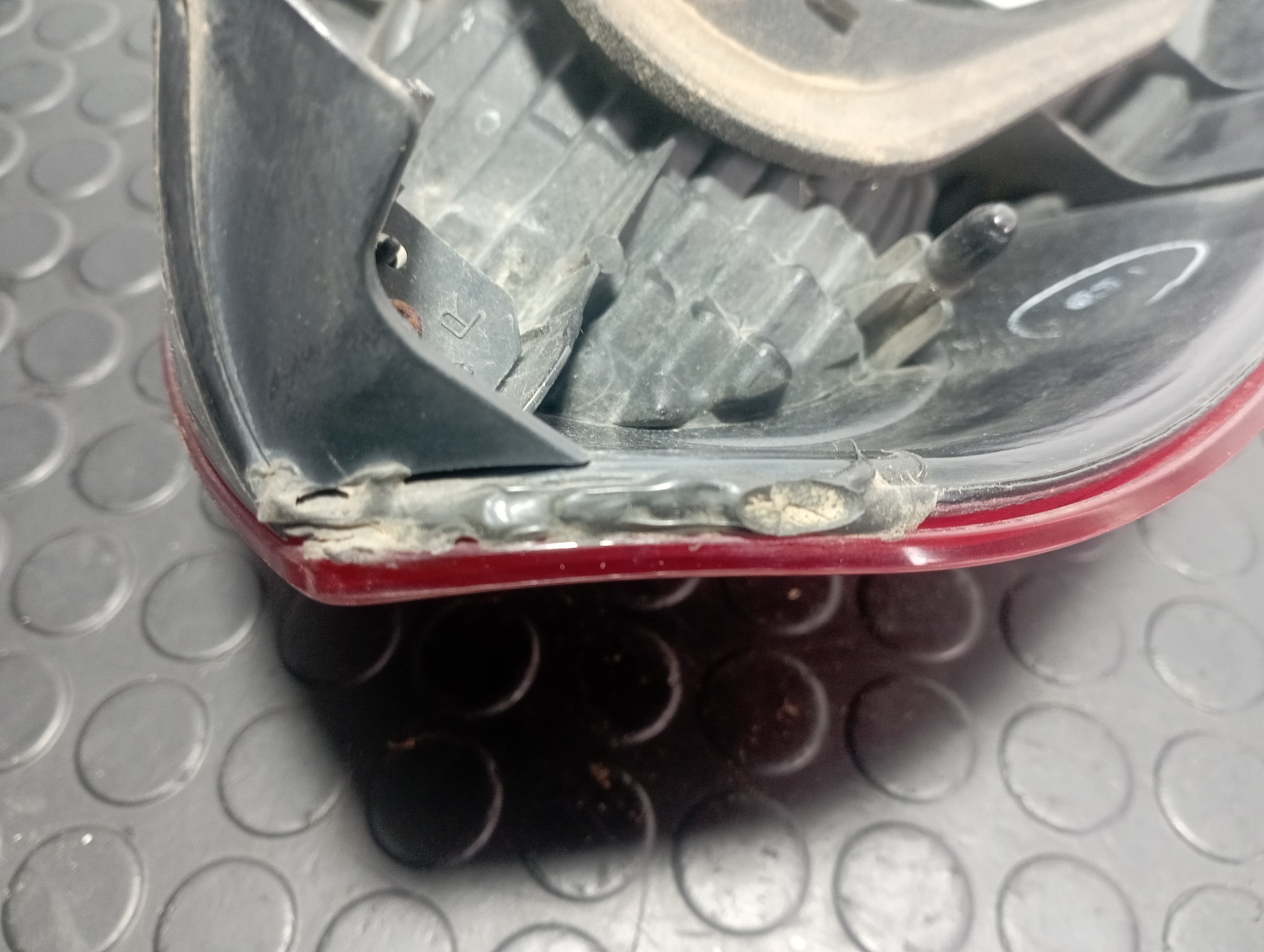 PILOTO TRASERO DERECHO TOYOTA COROLLA (E11) - vista 2